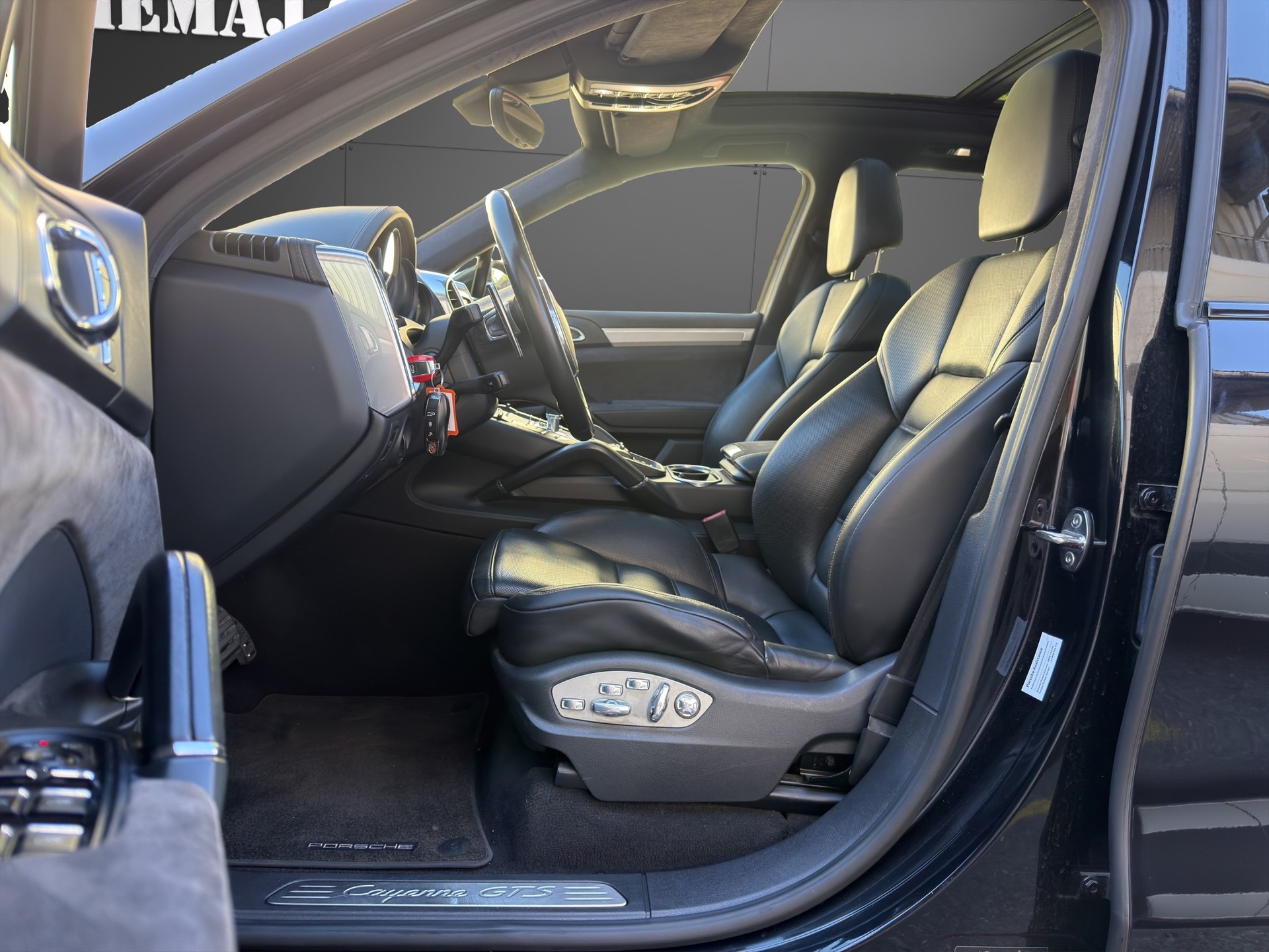 PORSCHE Cayenne GTS 420ps Pano Frisch MFK AHK-image-10