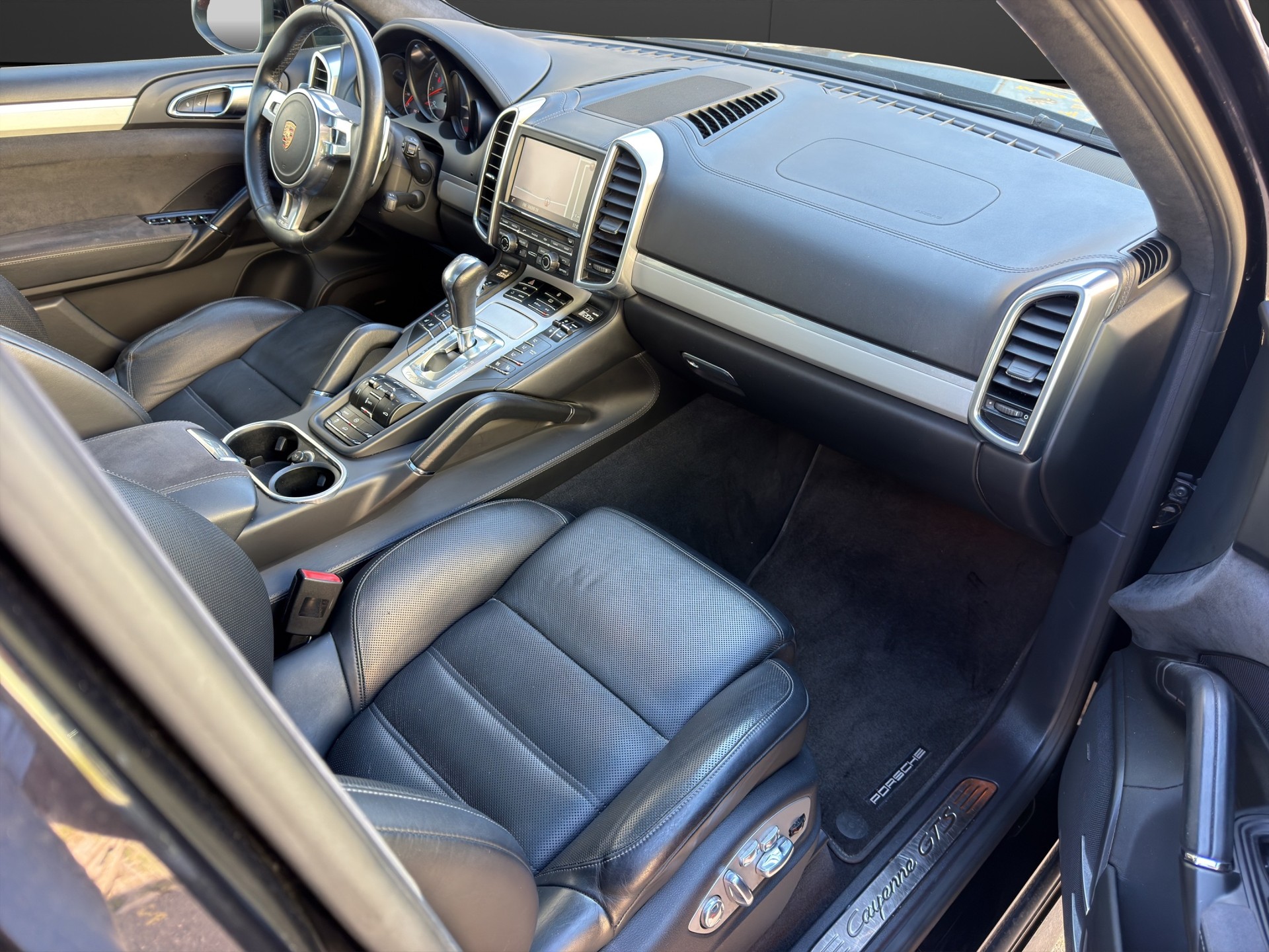 PORSCHE Cayenne GTS 420ps Pano Frisch MFK AHK-image-13