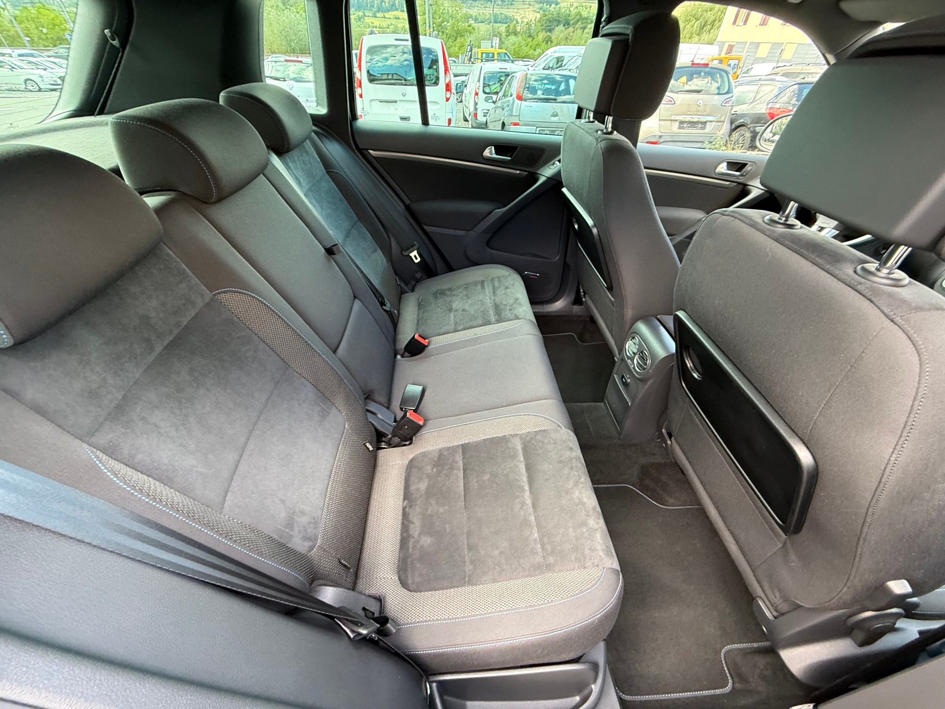 VW Tiguan 2.0 TDI BlueMotion Sport&Style 4Motion DSG-image-8