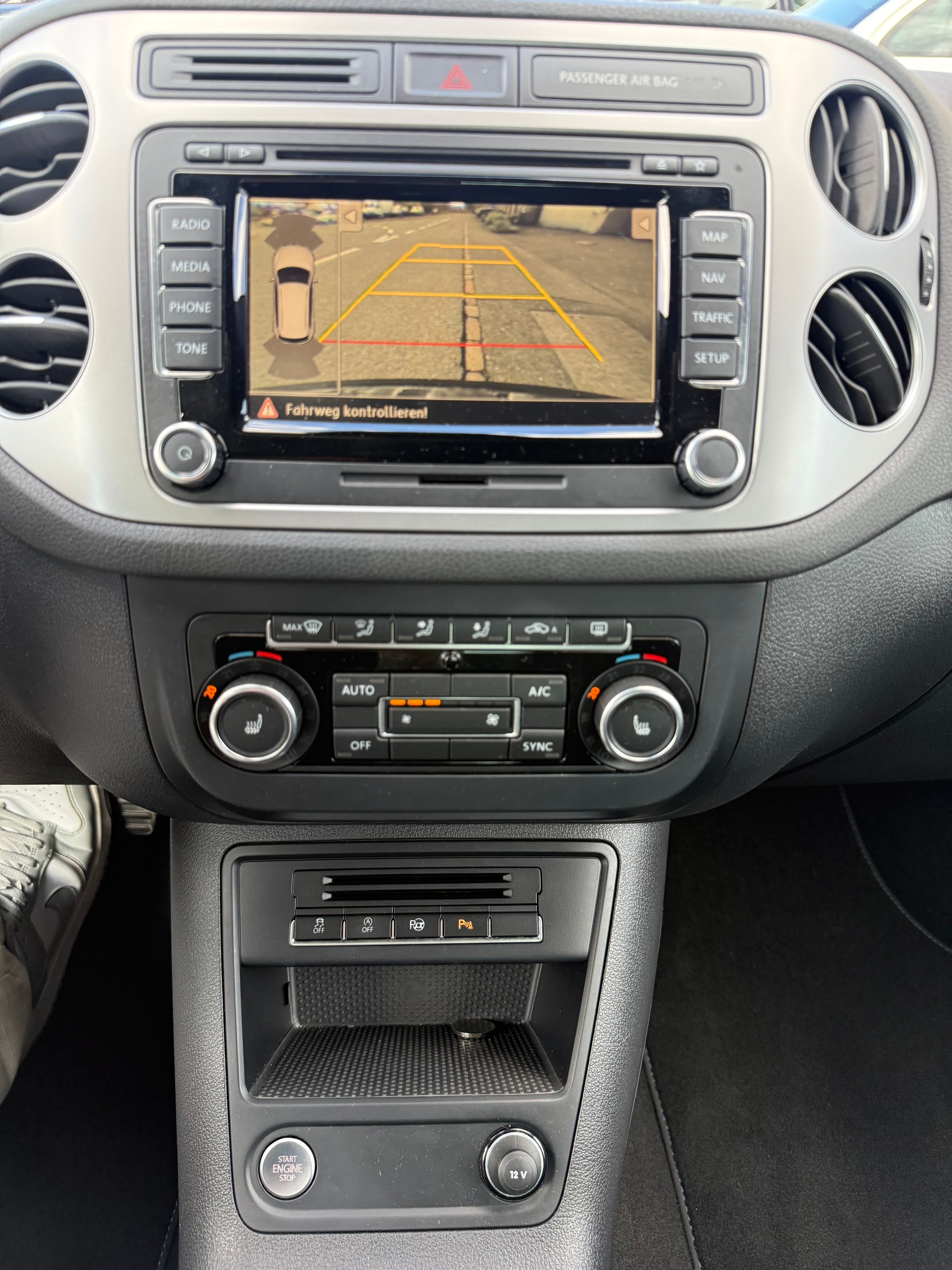 VW Tiguan 2.0 TDI BlueMotion Sport&Style 4Motion DSG-image-12