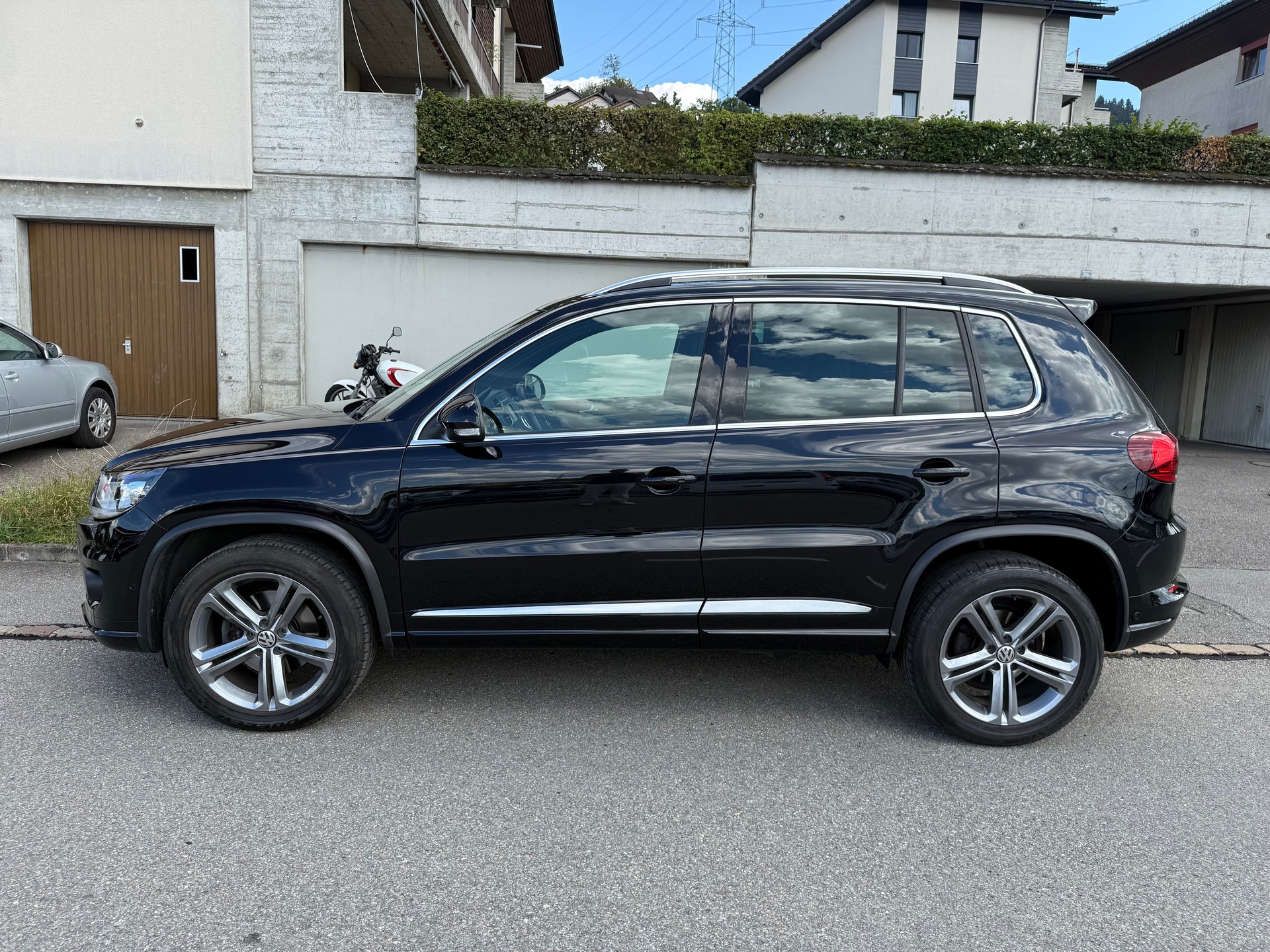 VW Tiguan 2.0 TDI BlueMotion Sport&Style 4Motion DSG-image-2