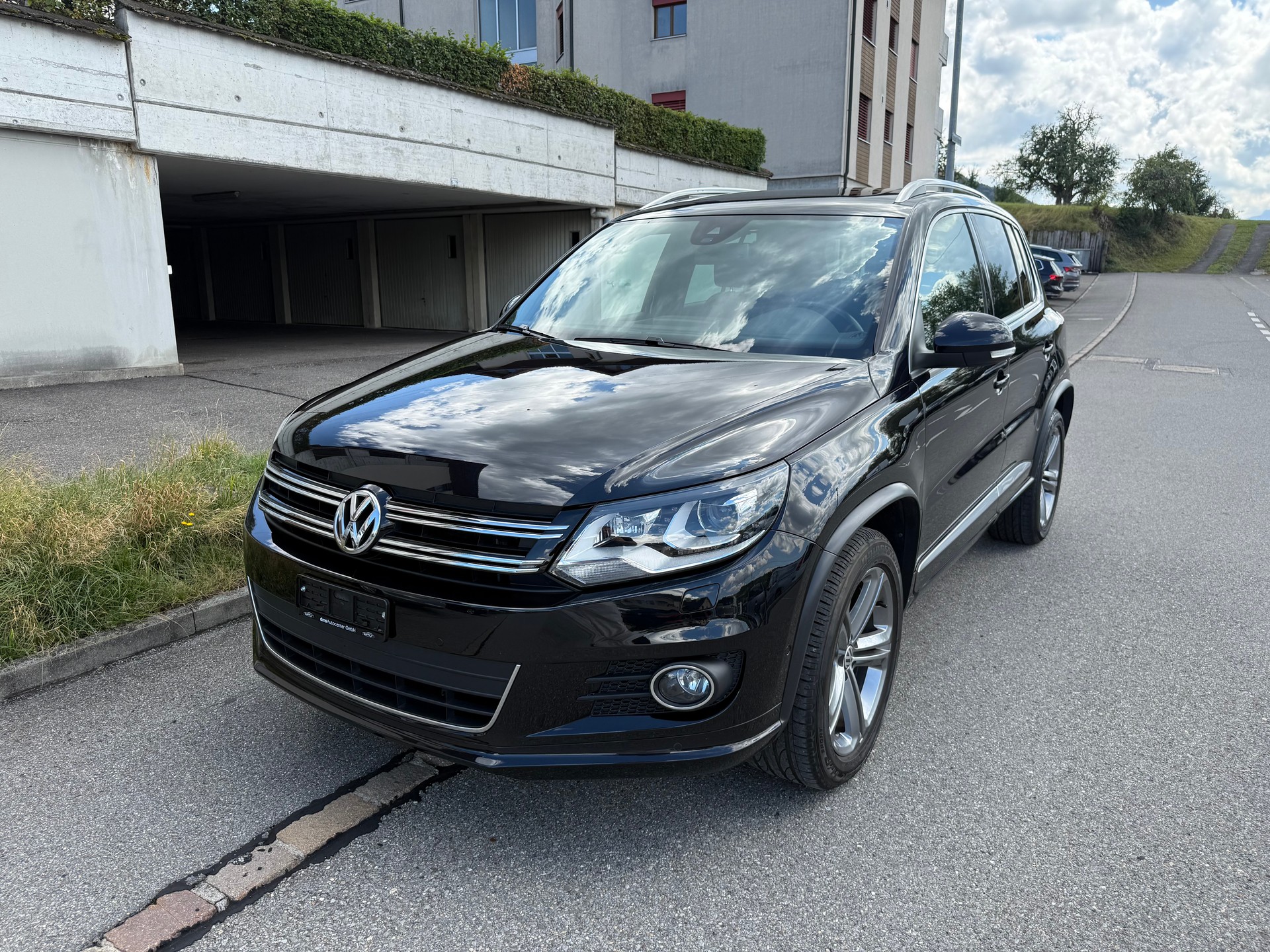 VW Tiguan 2.0 TDI BlueMotion Sport&Style 4Motion DSG-image-1