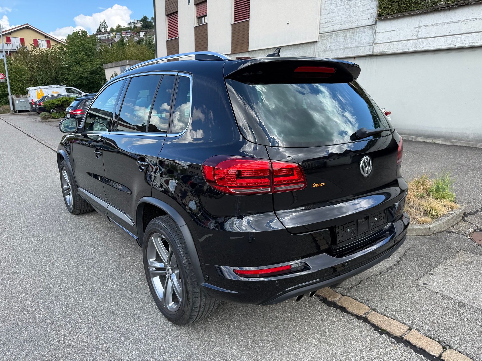 VW Tiguan 2.0 TDI BlueMotion Sport&Style 4Motion DSG-image-3