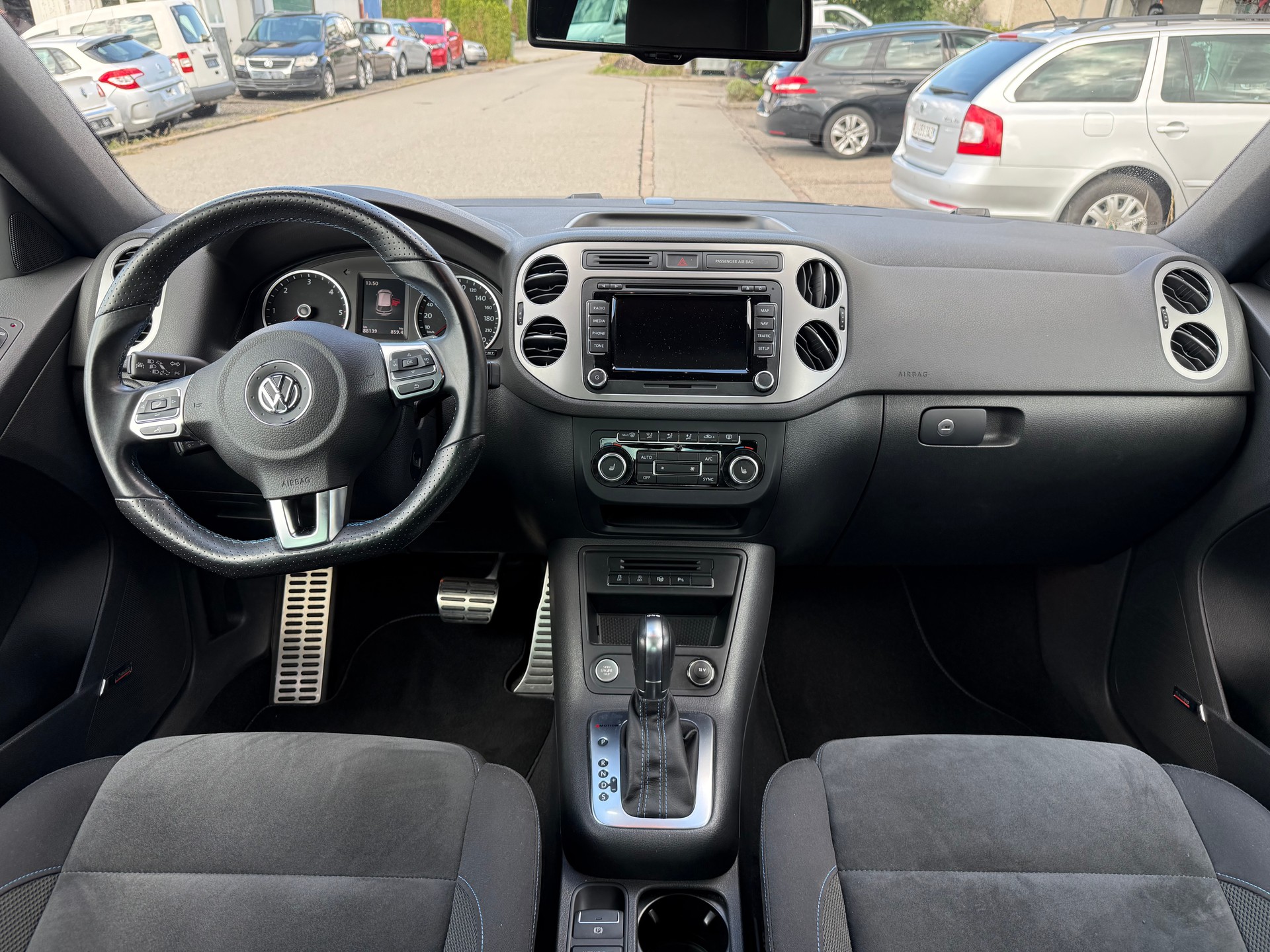 VW Tiguan 2.0 TDI BlueMotion Sport&Style 4Motion DSG-image-9
