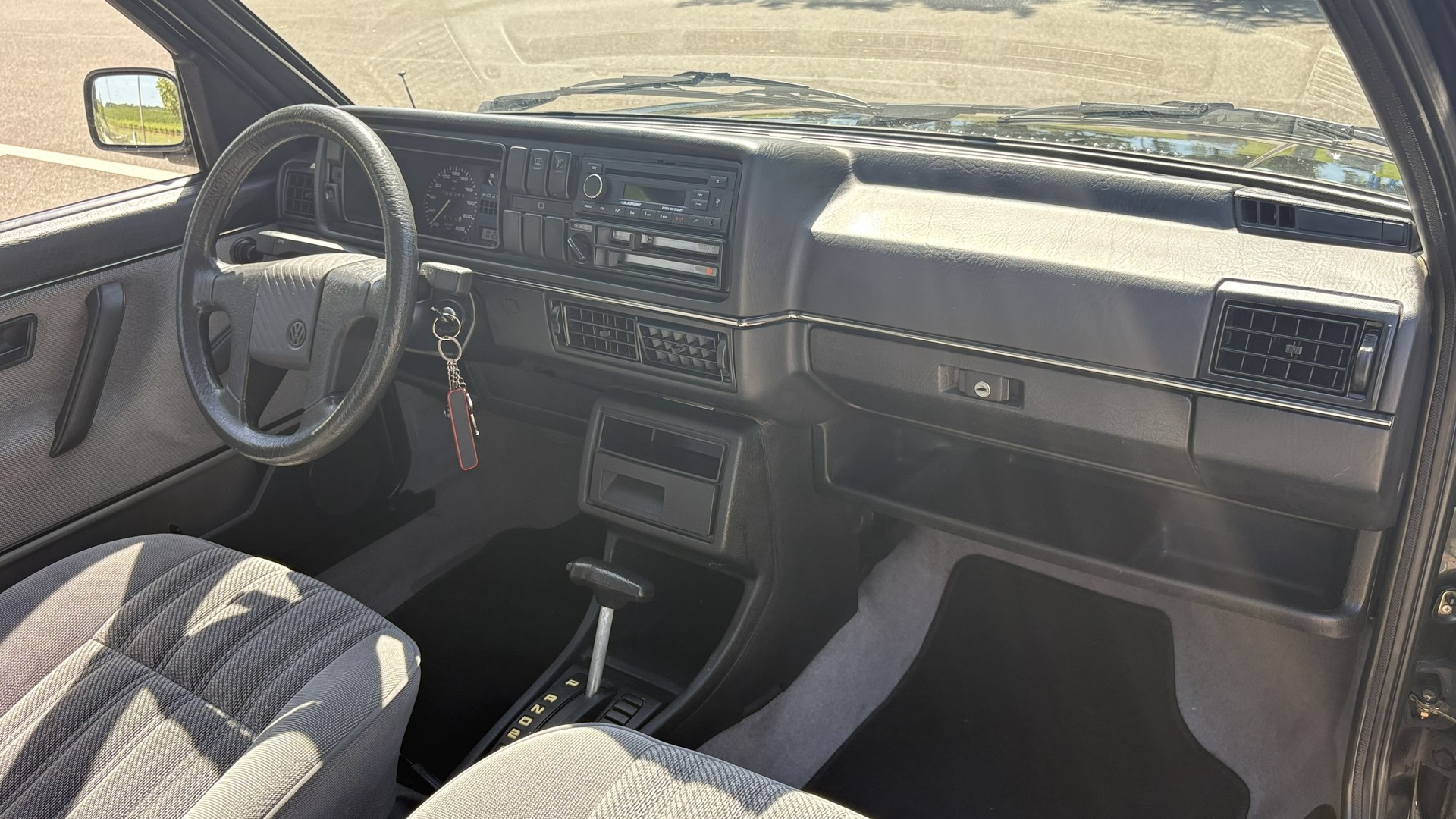 VW 1.8 GL-image-4