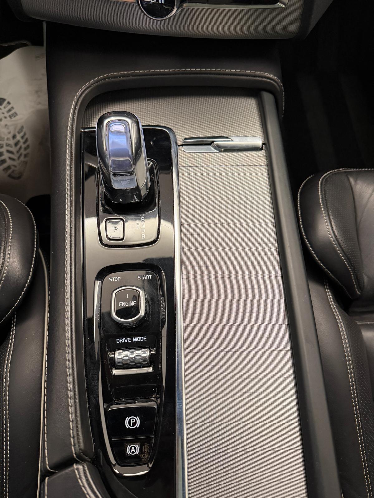 VOLVO XC90 2.0 T8 TE R-Design 7P. AWD-image-22