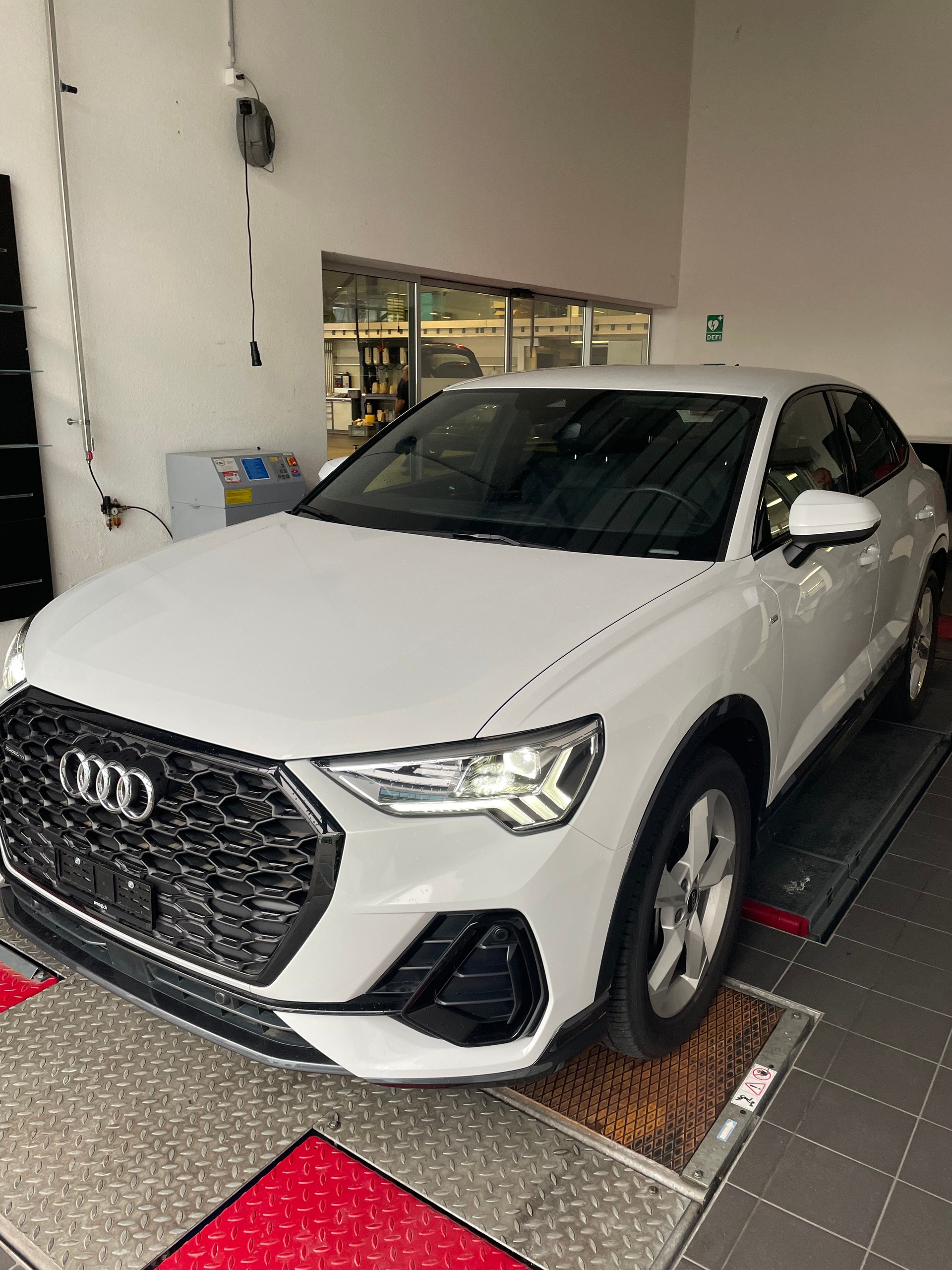 AUDI 2.0 40 TDI S line quattro S-Tronic-image-0