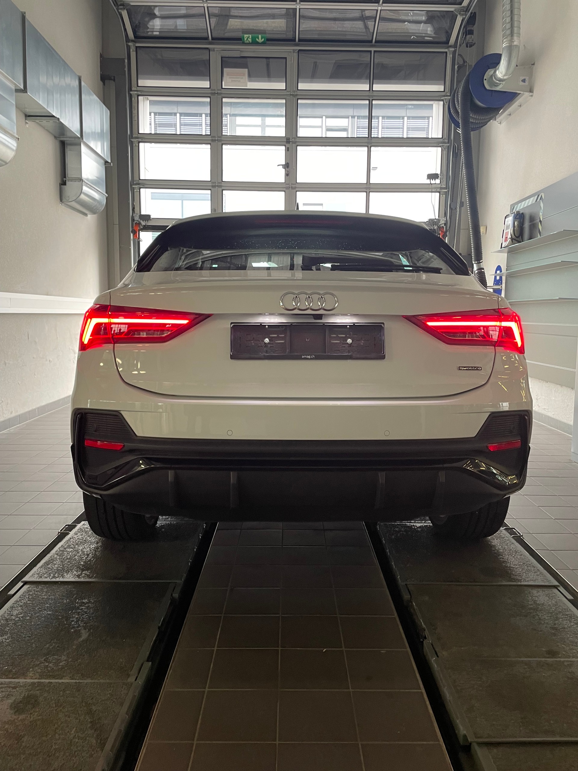 AUDI 2.0 40 TDI S line quattro S-Tronic-image-2