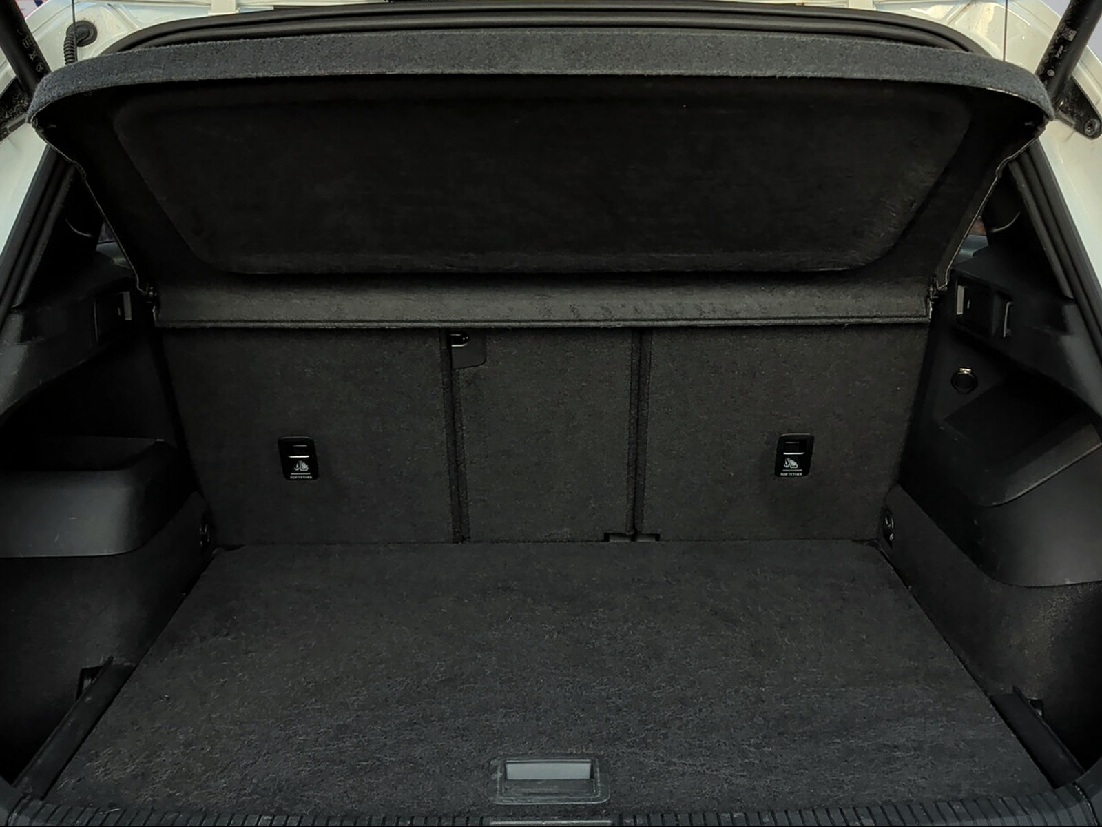 VW Tiguan 2.0 TDI SCR R-Line 4Motion DSG-image-8