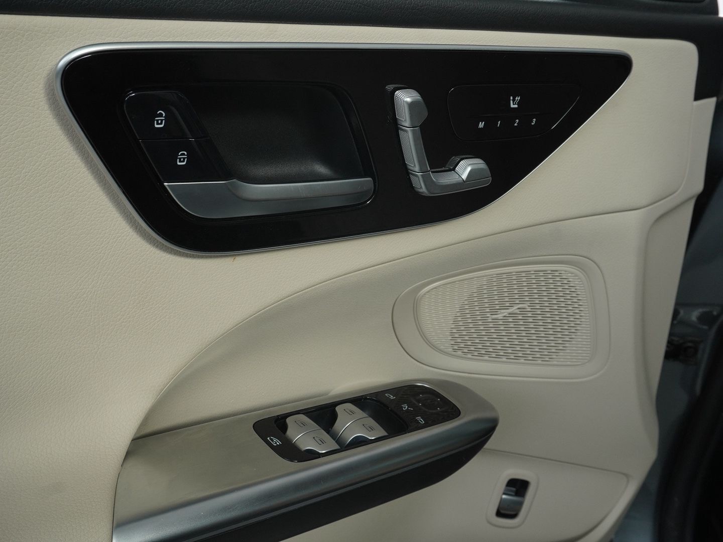 MERCEDES-BENZ C 220 d T 4Matic Avantgarde-image-5