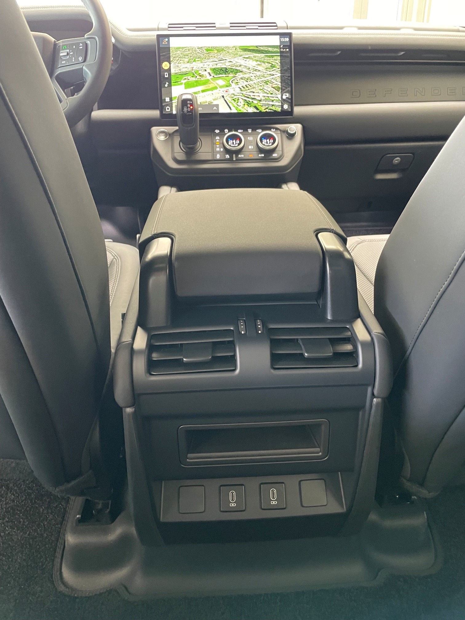 LAND ROVER Defender 110 3.0 D I6 D350 X-Dynamic SE-image-17