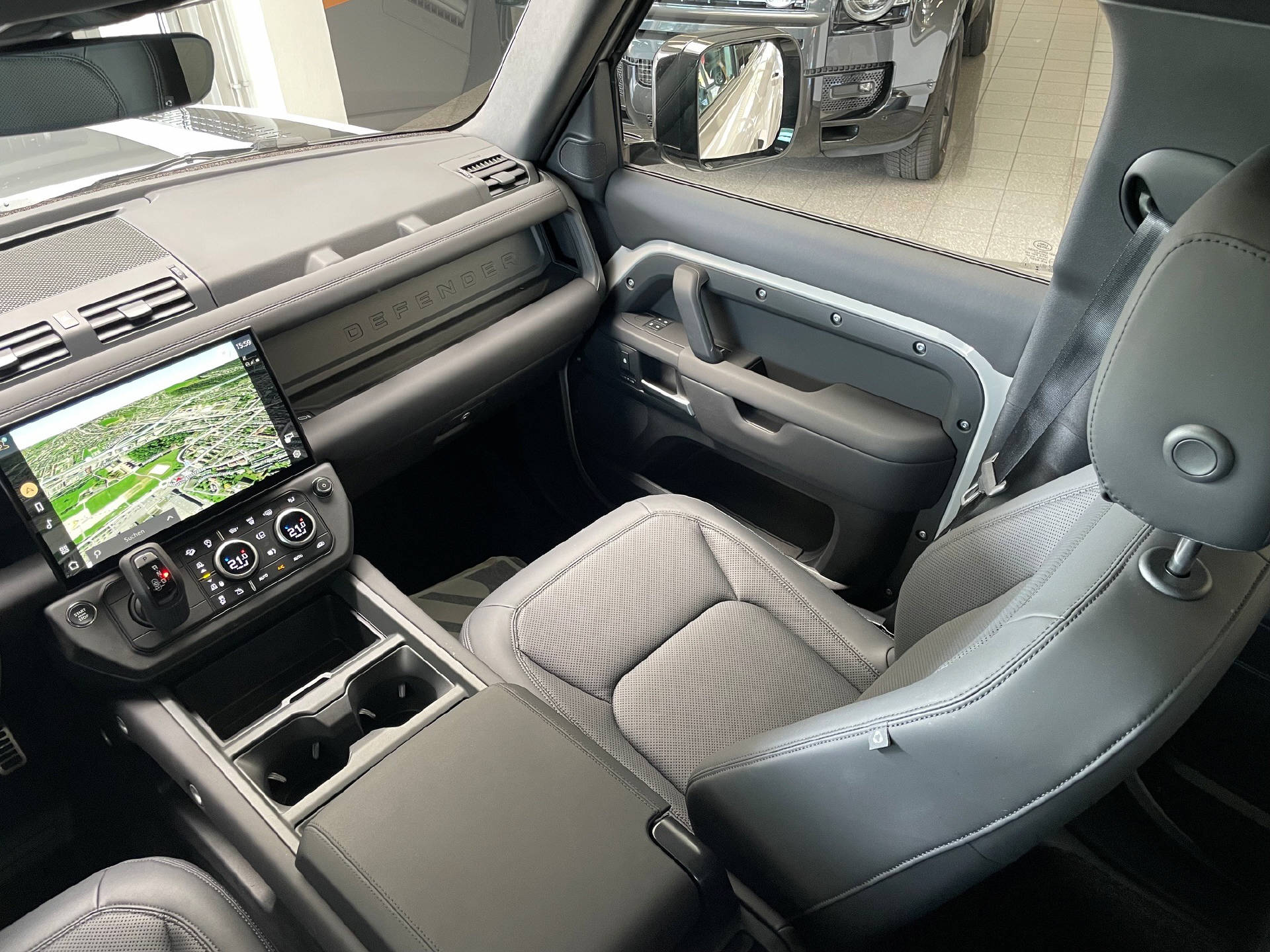 LAND ROVER Defender 110 3.0 D I6 D350 X-Dynamic SE-image-15