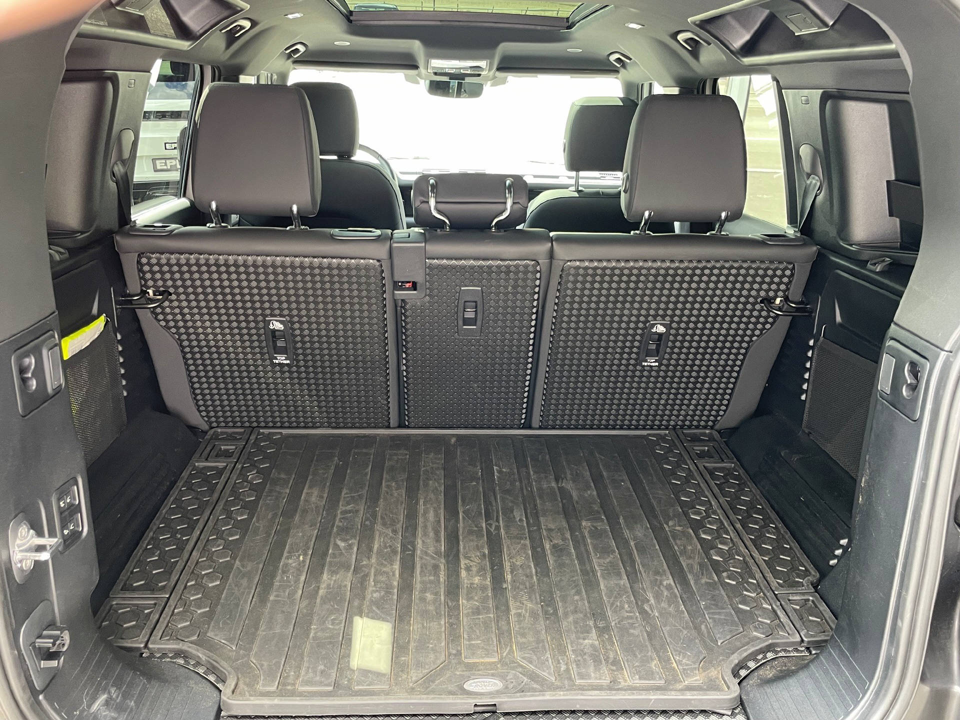 LAND ROVER Defender 110 3.0 D I6 D350 X-Dynamic SE-image-18