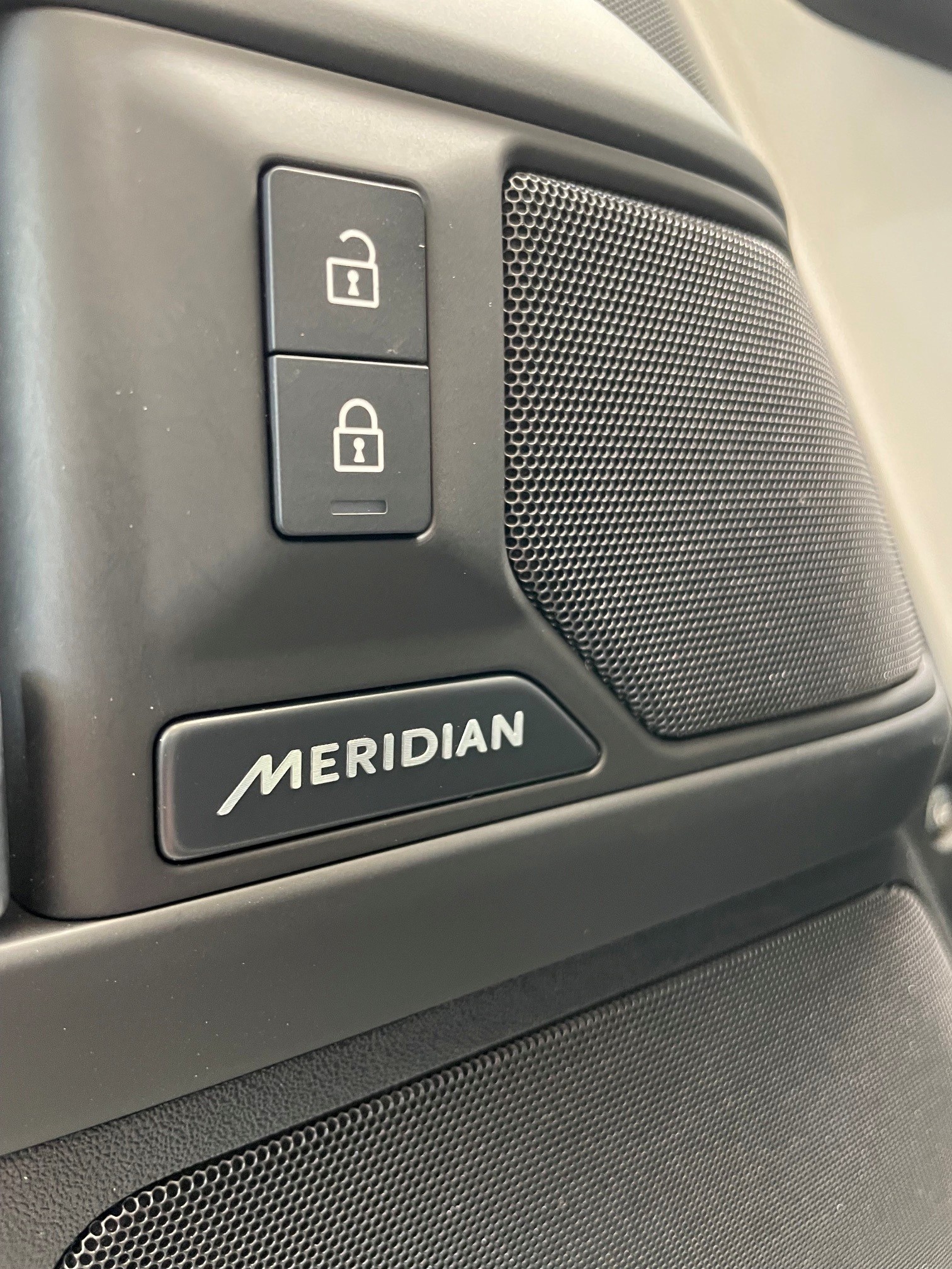 LAND ROVER Defender 110 3.0 D I6 D350 X-Dynamic SE-image-6