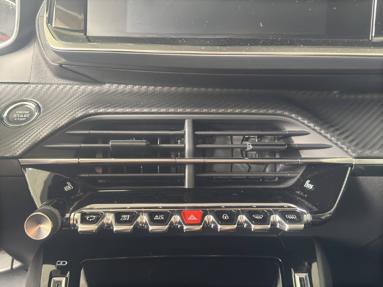 PEUGEOT 208 1.2 PureTech 100 PS Allure-image-12