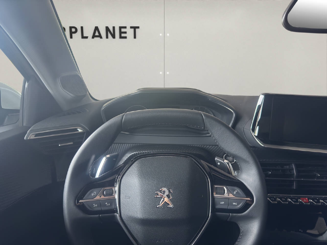 PEUGEOT 208 1.2 PureTech 100 PS Allure-image-5