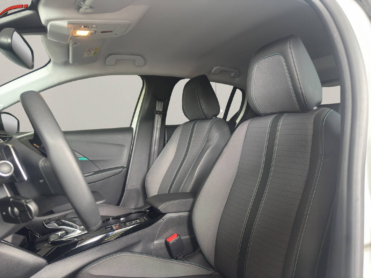 PEUGEOT 208 1.2 PureTech 100 PS Allure-image-7