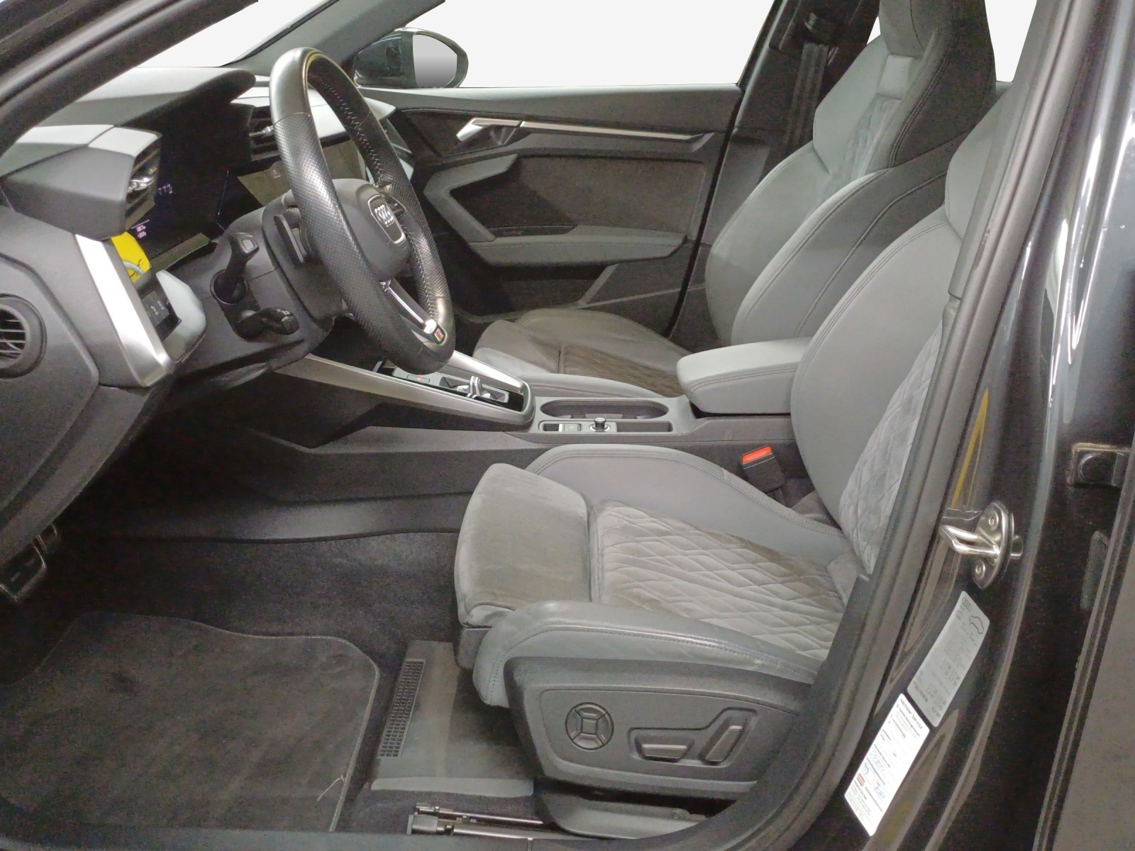 AUDI A3 Limousine 35 TFSI advanced S-tronic-image-7