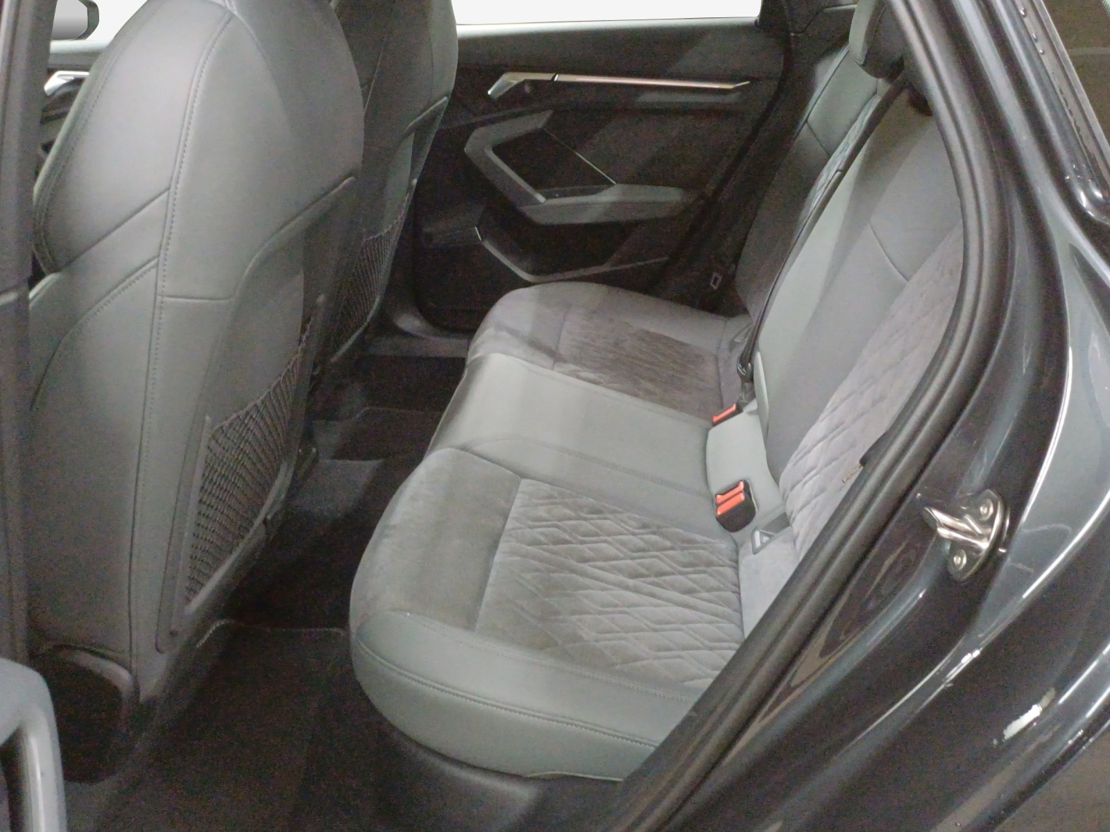 AUDI A3 Limousine 35 TFSI advanced S-tronic-image-11