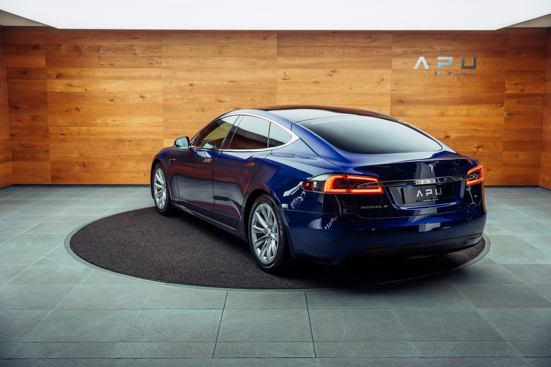 TESLA Model S 75 Business Economy-image-2