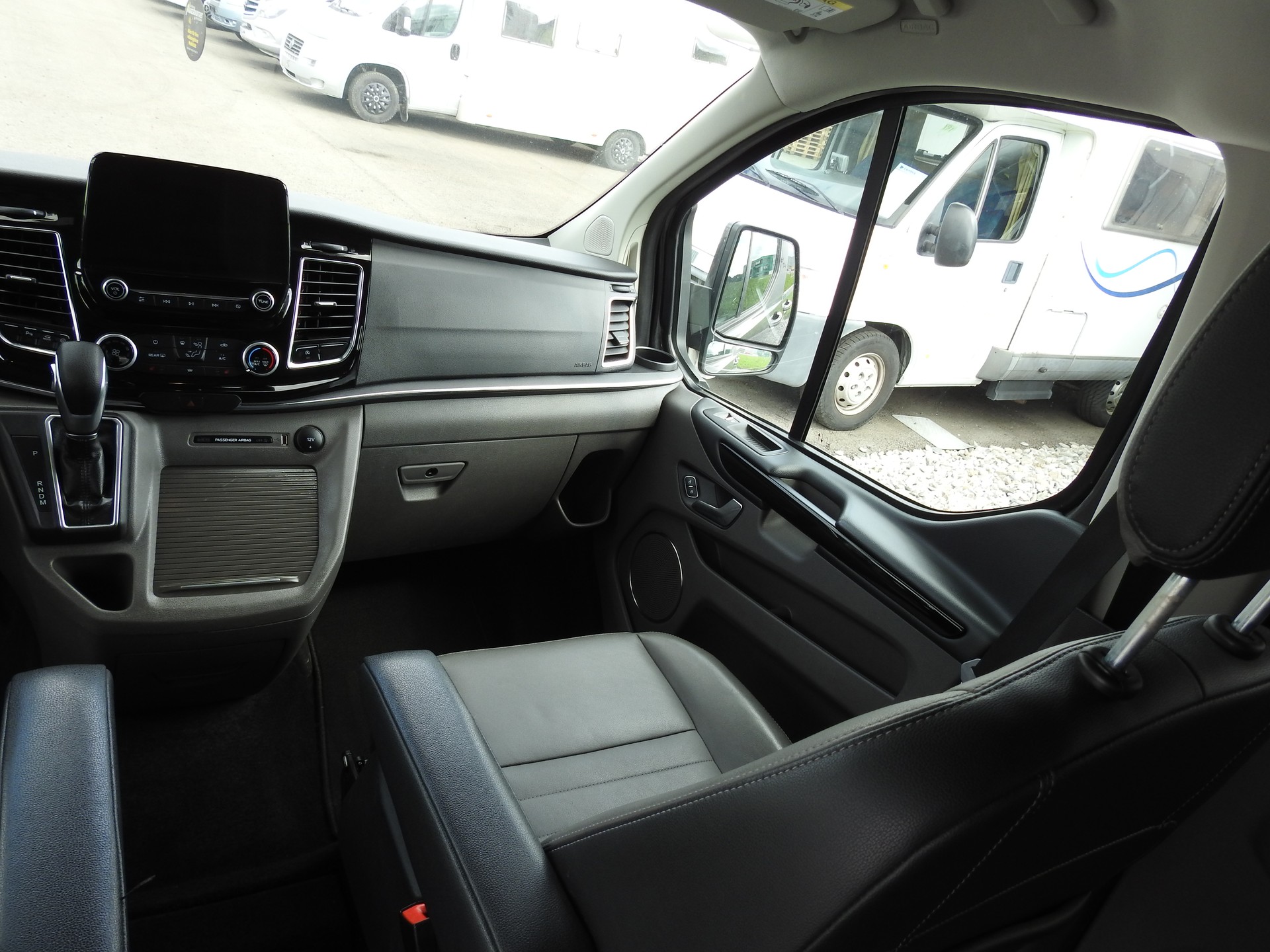 FORD Tourneo Custom 320 L1H1 Titanium A-image-19