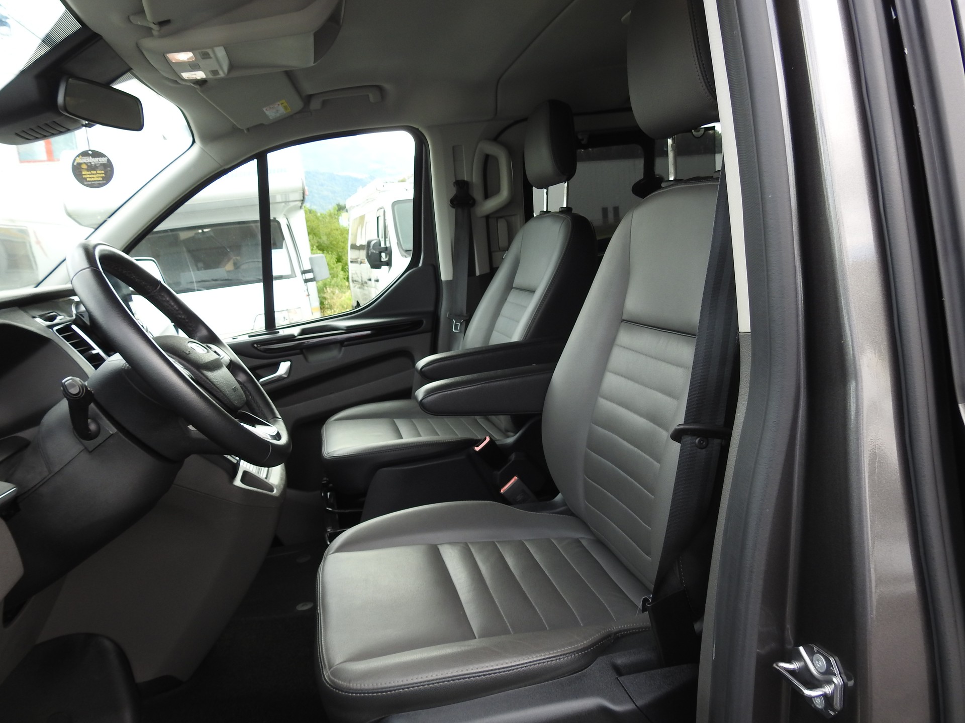 FORD Tourneo Custom 320 L1H1 Titanium A-image-13