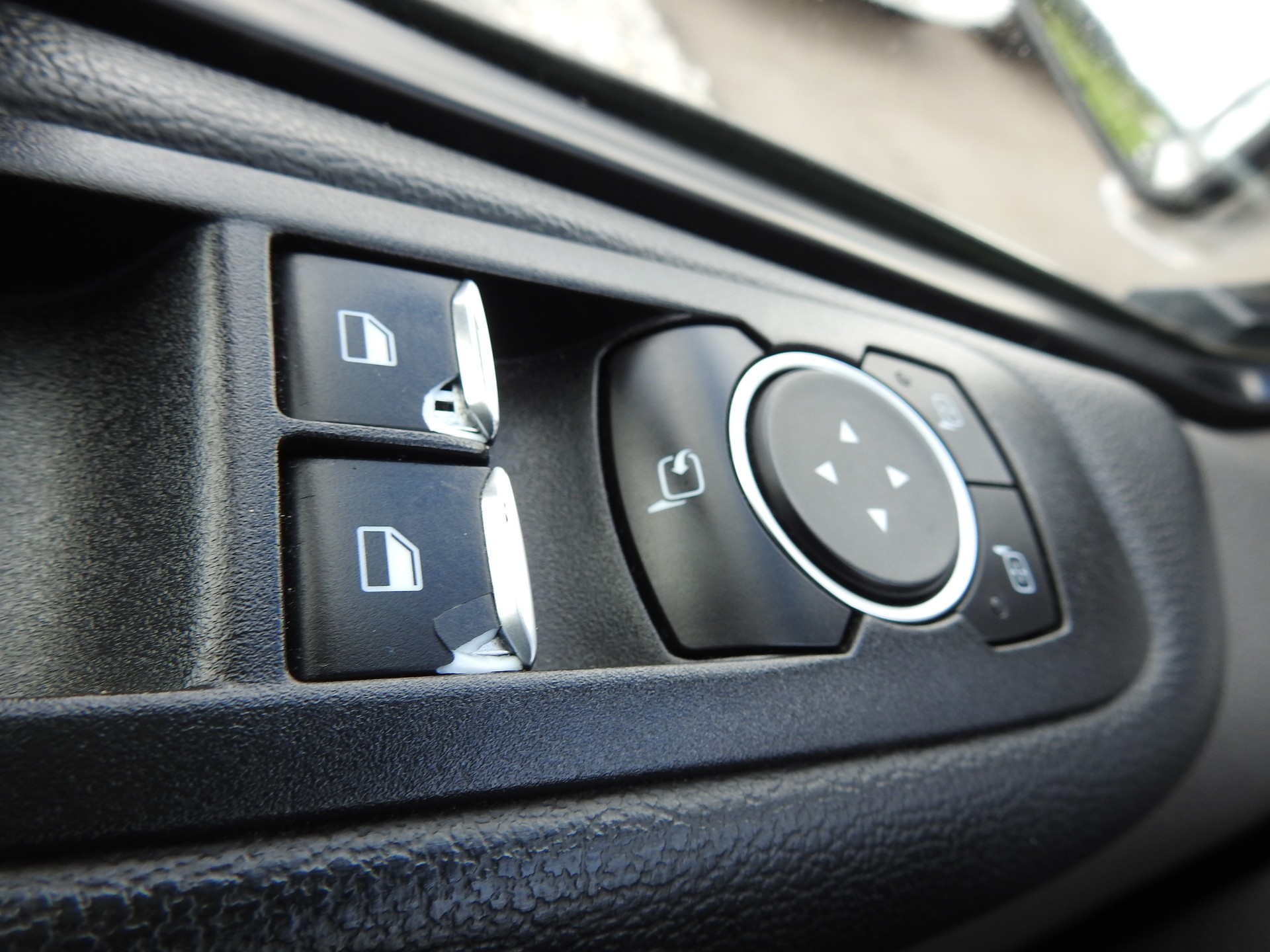 FORD Tourneo Custom 320 L1H1 Titanium A-image-28