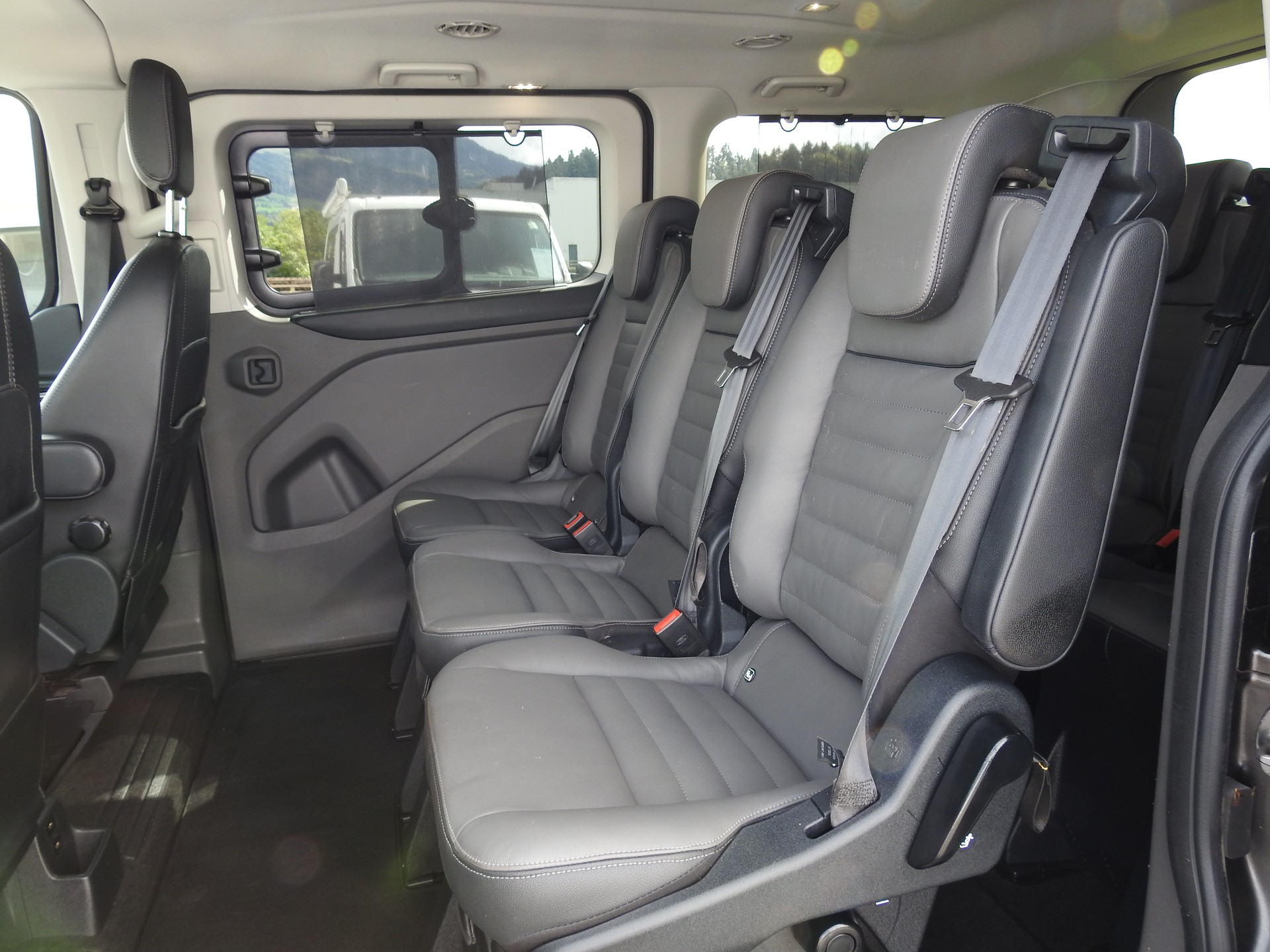 FORD Tourneo Custom 320 L1H1 Titanium A-image-15
