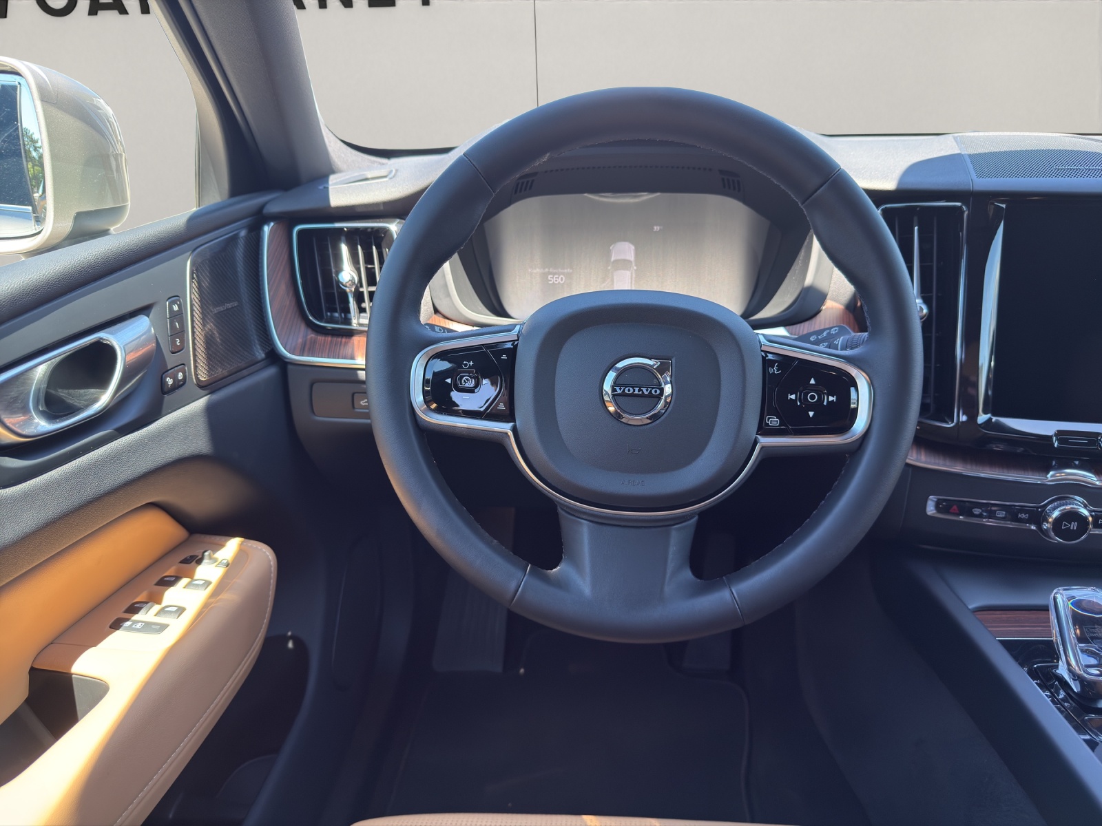VOLVO XC60 2.0 B5 MH Plus Bright AWD-image-10