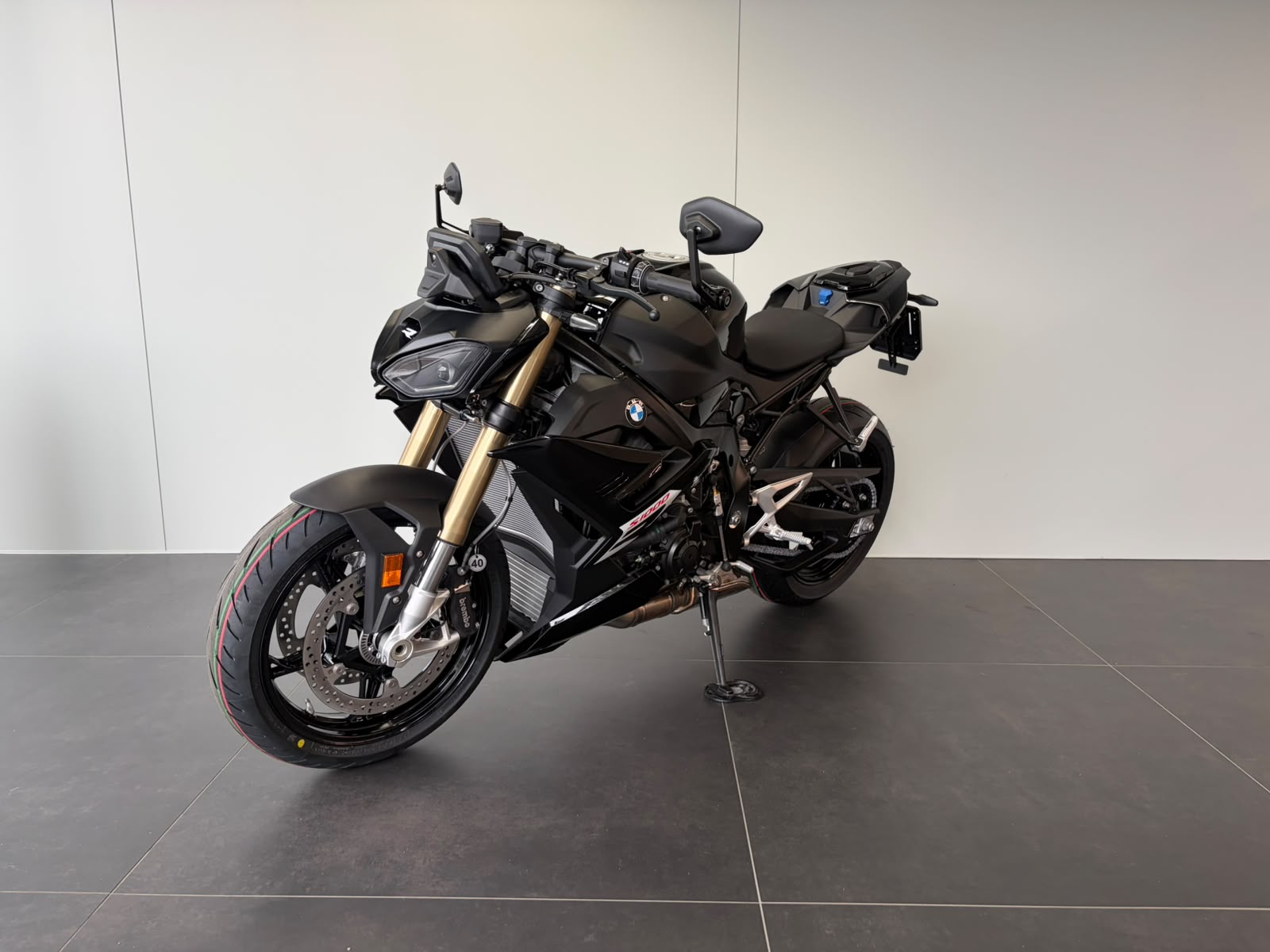 BMW S 1000 R-showroom-element-3
