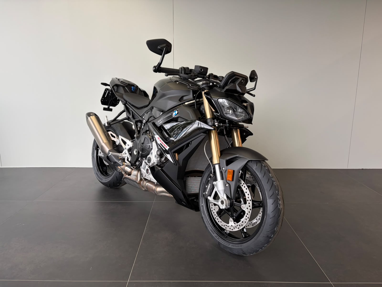 BMW S 1000 R-showroom-element-1