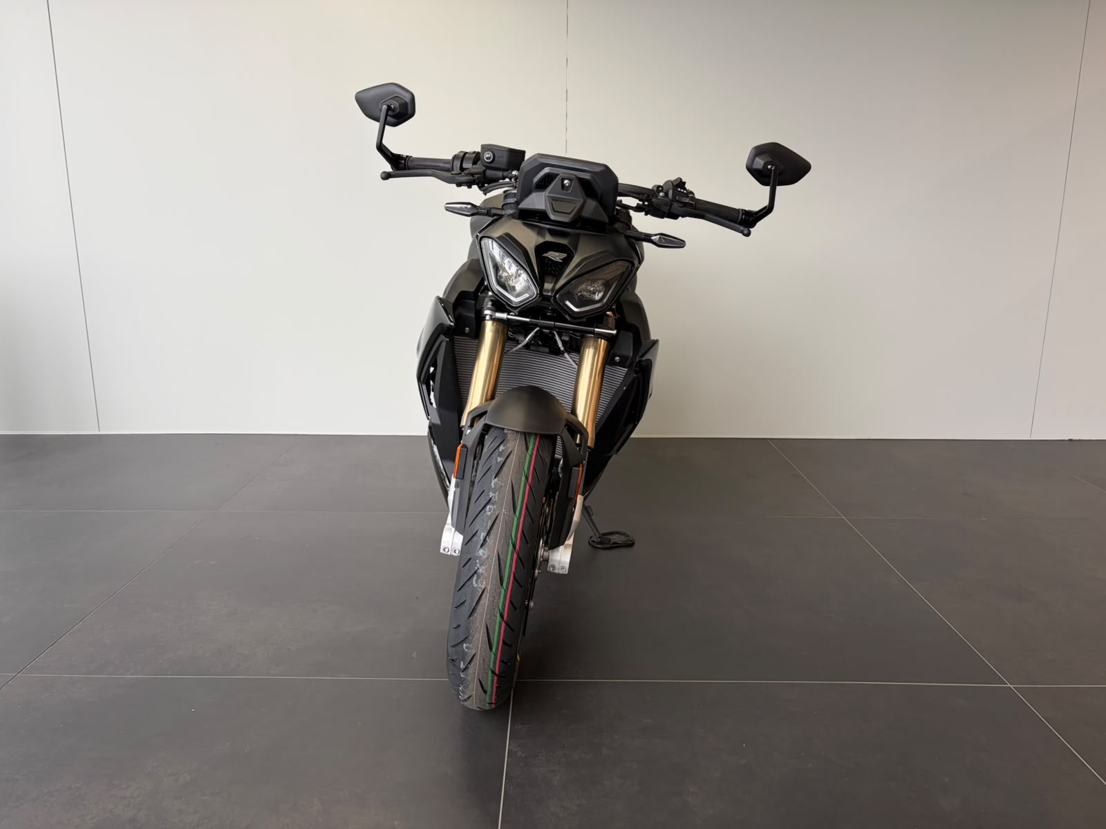 BMW S 1000 R-showroom-element-2