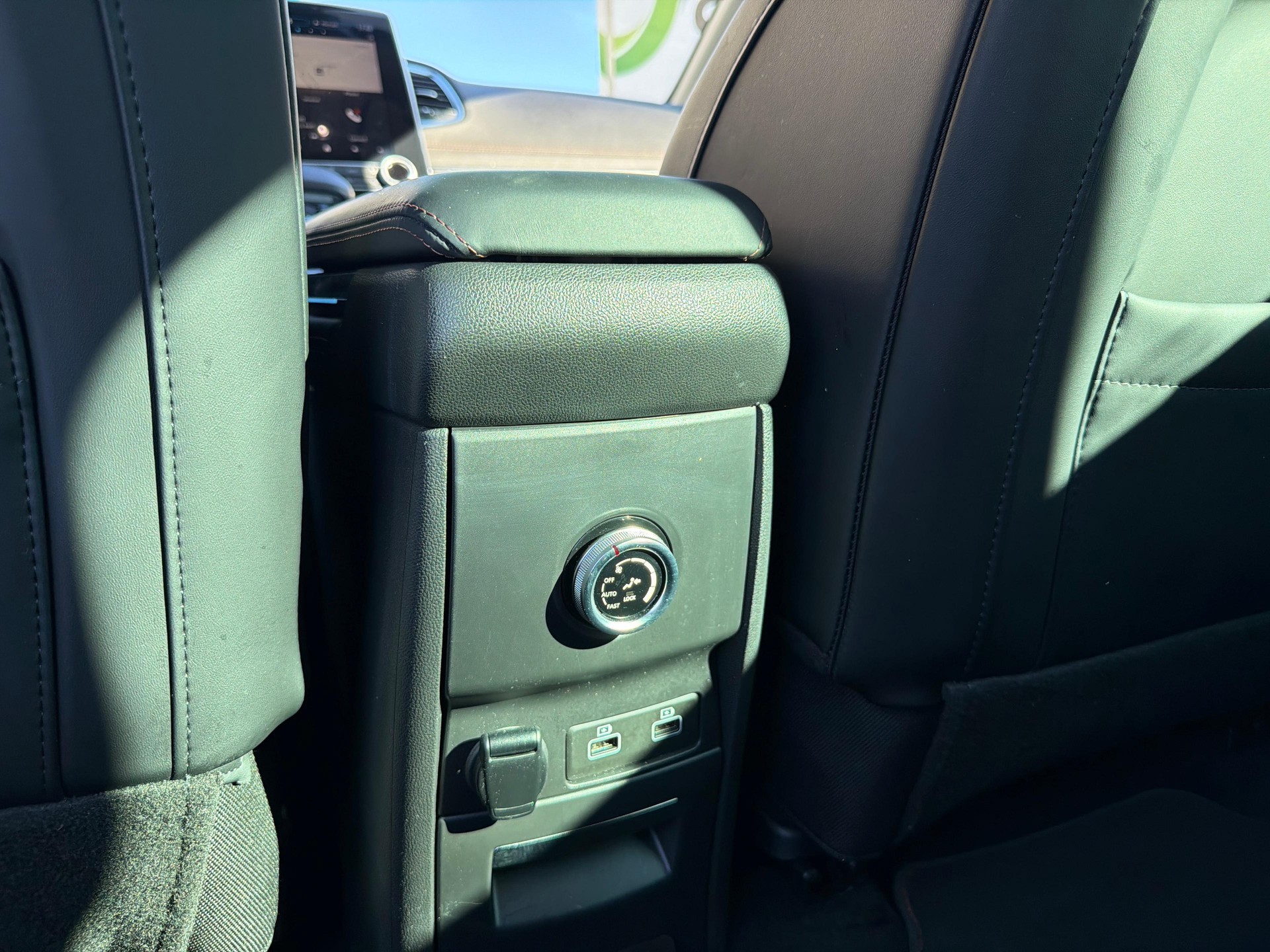RENAULT Espace 1.8 TCe 225 Initiale EDC-image-18