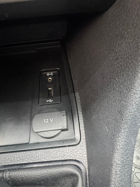VW Caddy 2.0TDI BlueMotion Technology-image-11