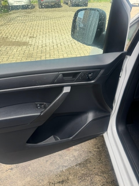 VW Caddy 2.0TDI BlueMotion Technology-image-9