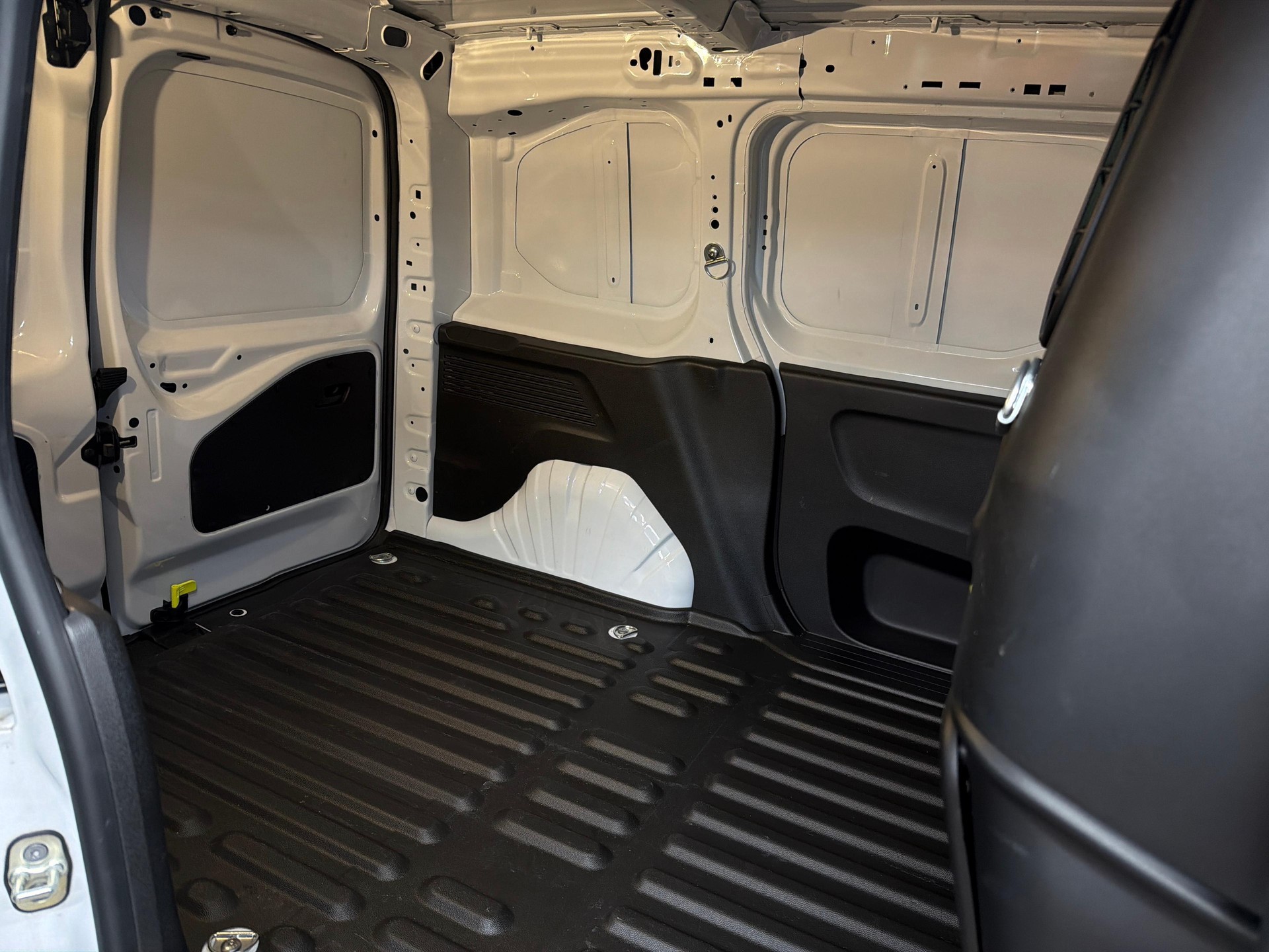 OPEL Combo-e Cargo 2.4 t Electric-image-10