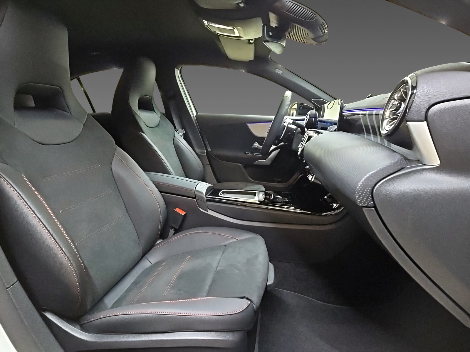 MERCEDES-BENZ A 35 4Matic-image-11