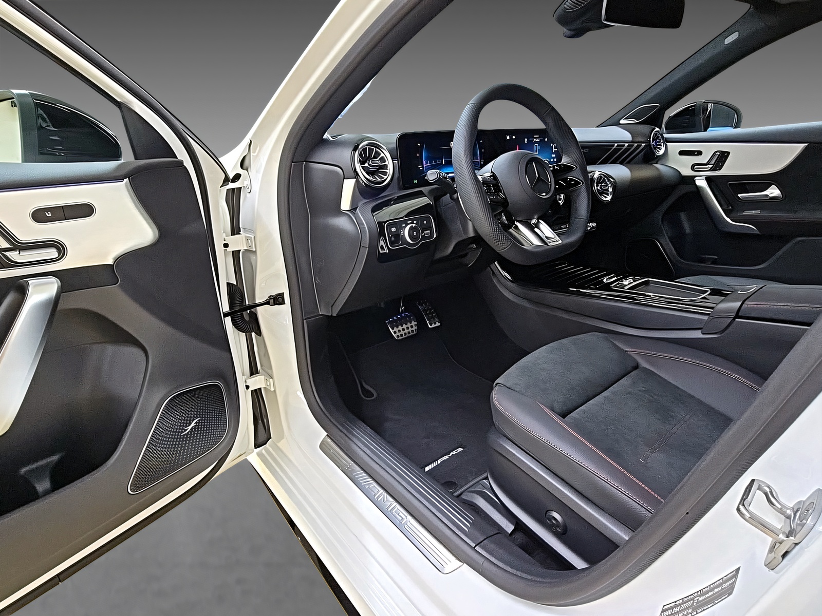 MERCEDES-BENZ A 35 4Matic-image-14