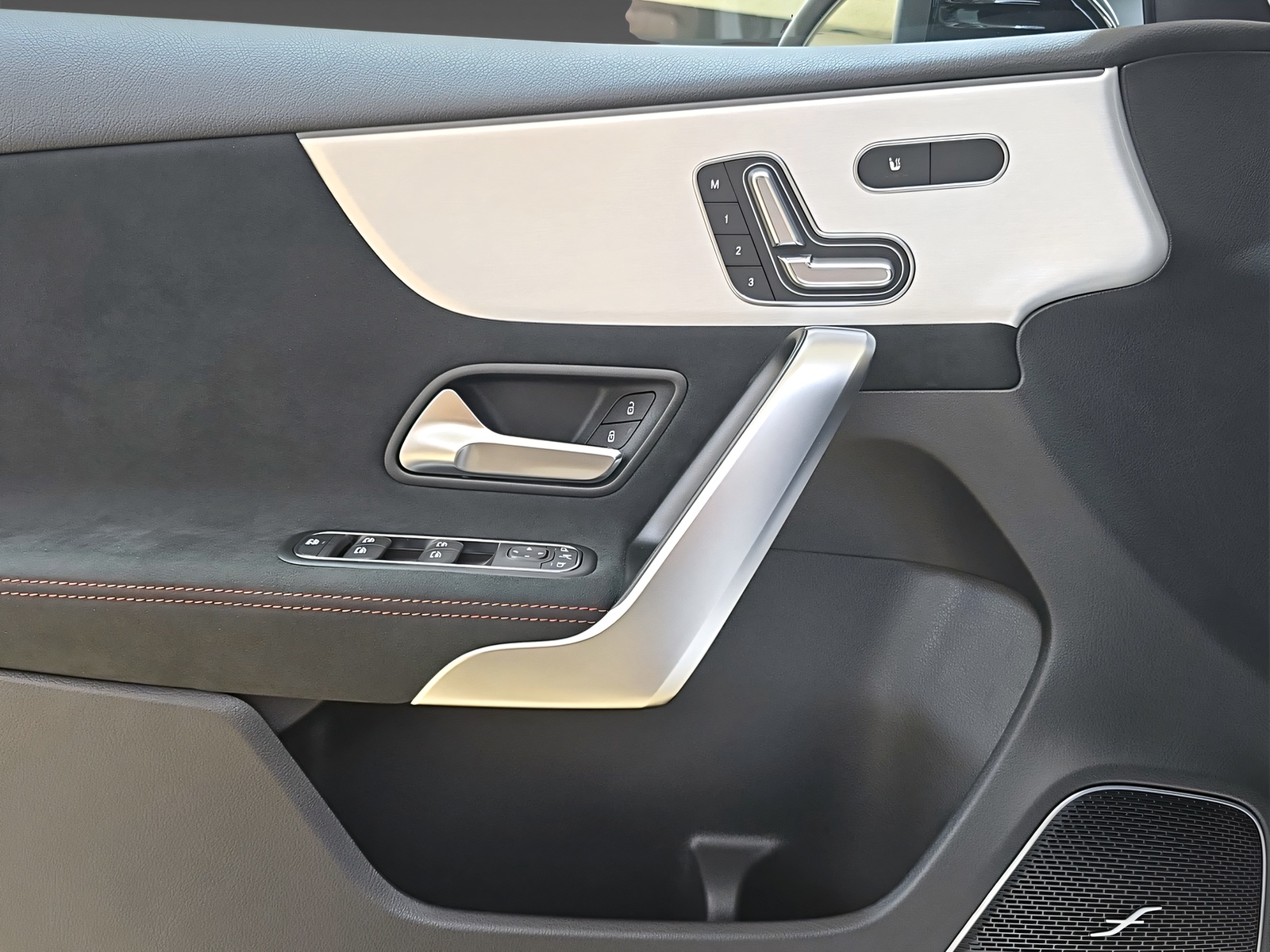 MERCEDES-BENZ A 35 4Matic-image-9