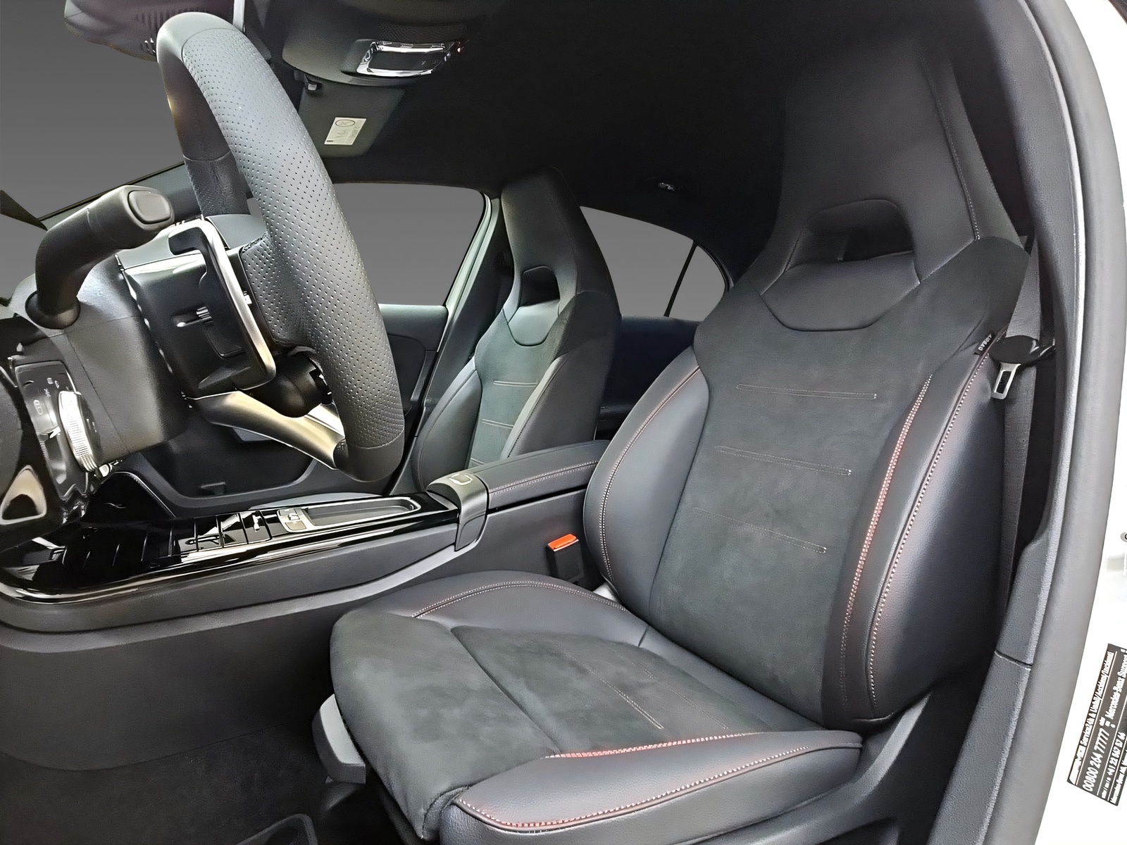 MERCEDES-BENZ A 35 4Matic-image-7