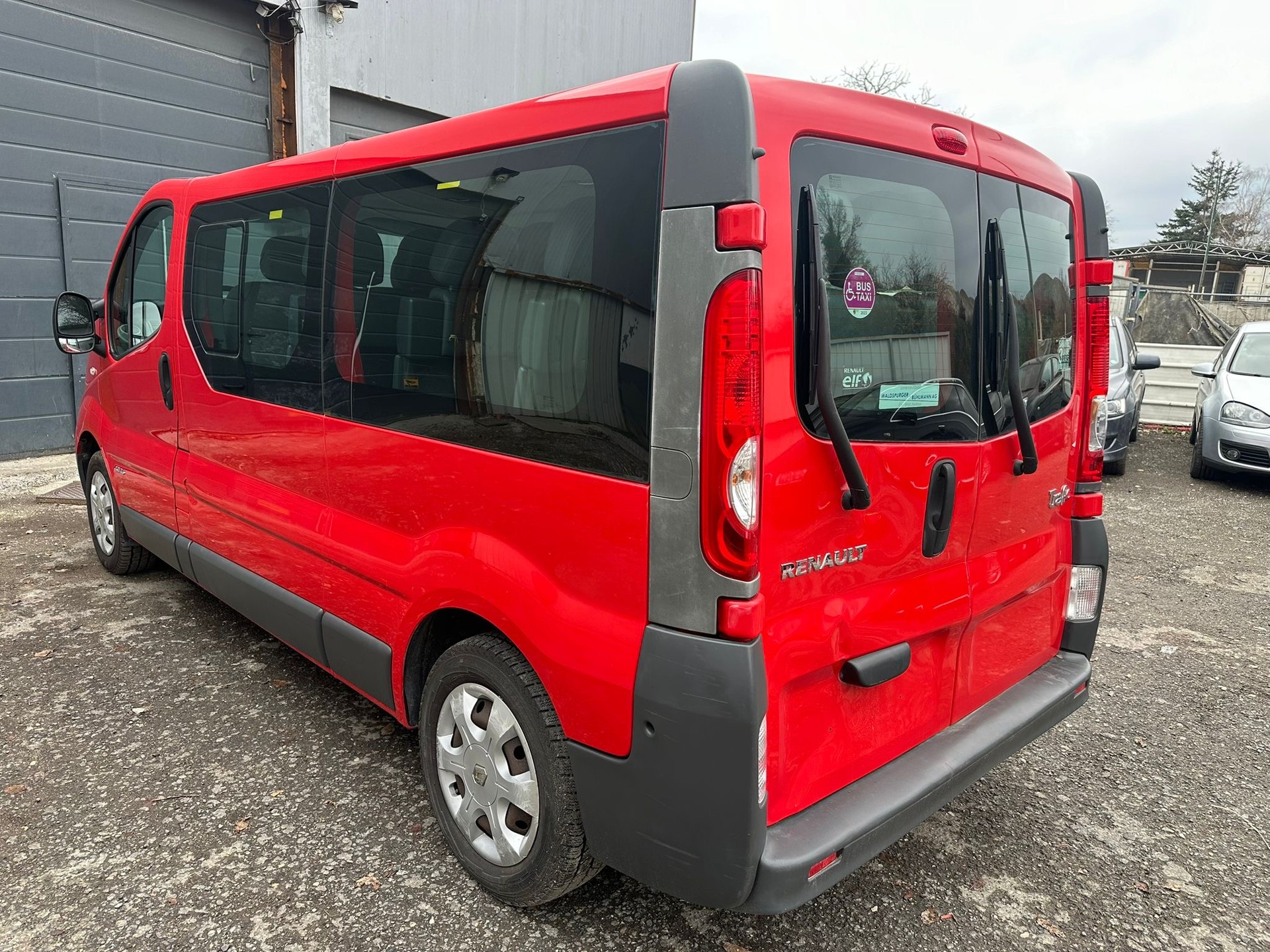 RENAULT Trafic 2.0 dCi 115 2.9t L2H1 Authentique-image-5