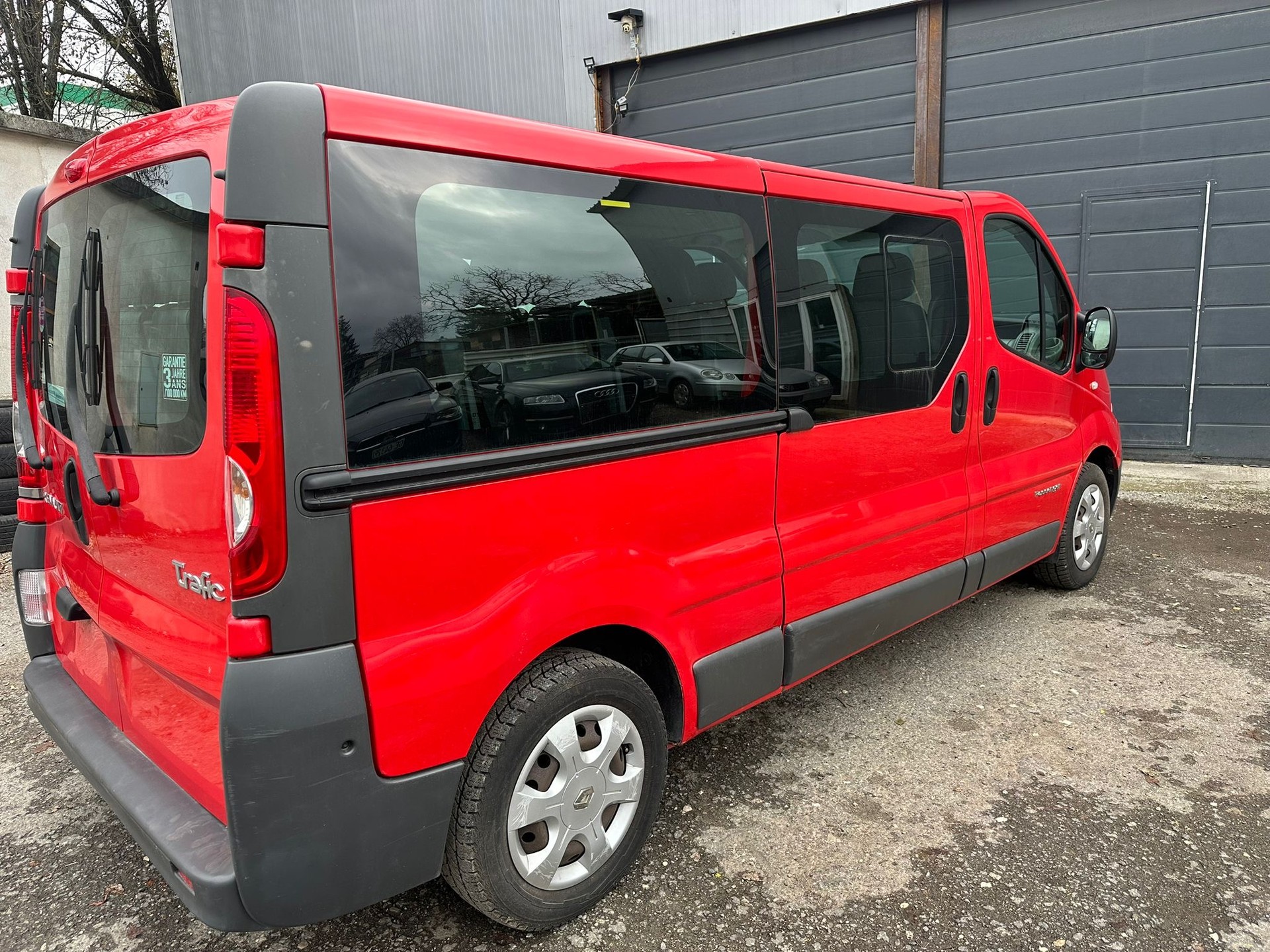 RENAULT Trafic 2.0 dCi 115 2.9t L2H1 Authentique-image-3