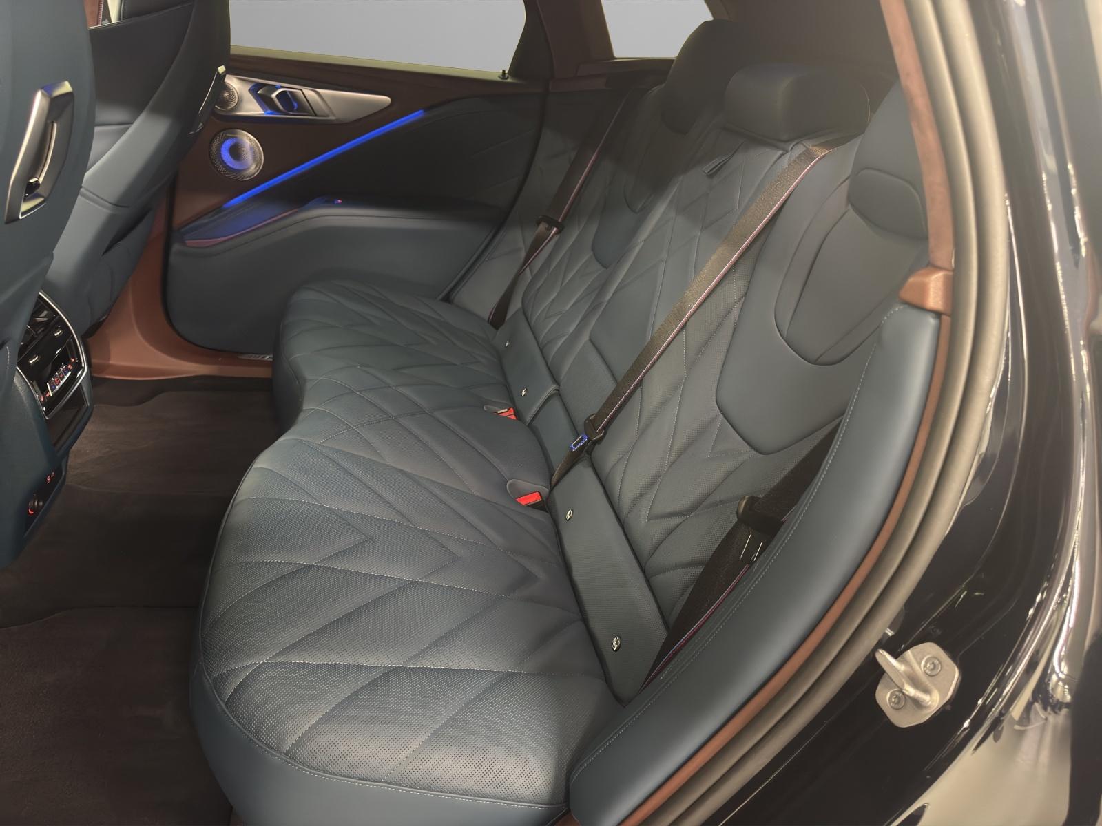 BMW XM G09 Plug-in Hybrid-image-13