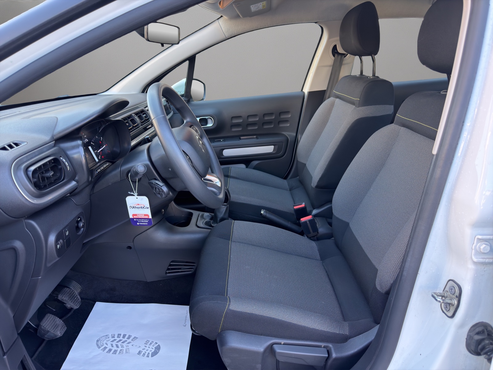 CITROEN C3 1.2i PureTech Shine-image-8