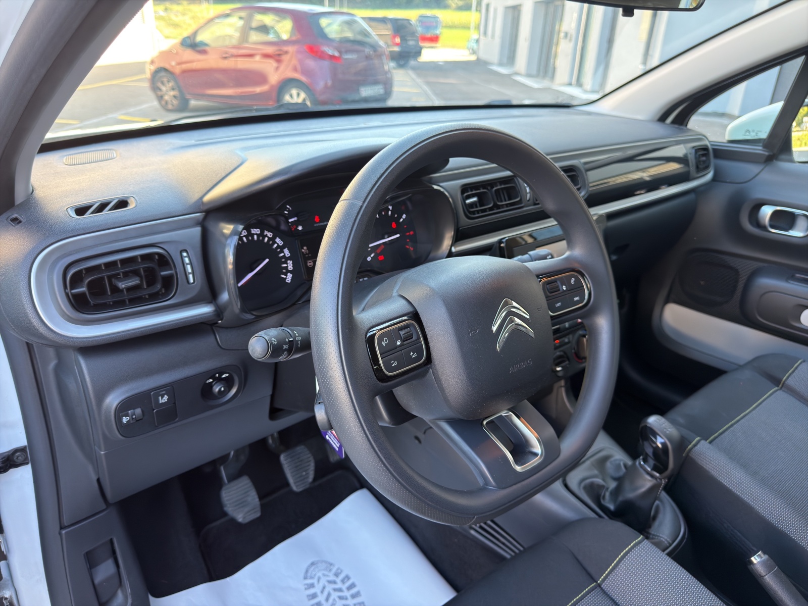 CITROEN C3 1.2i PureTech Shine-image-21