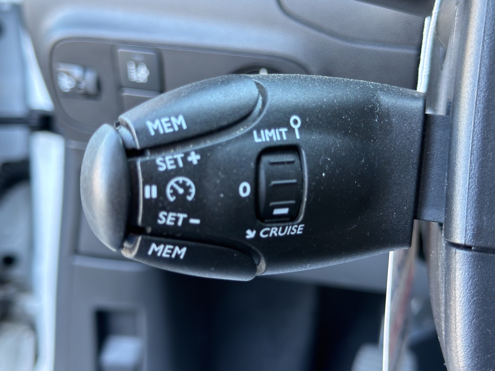 CITROEN C3 1.2i PureTech Shine-image-23