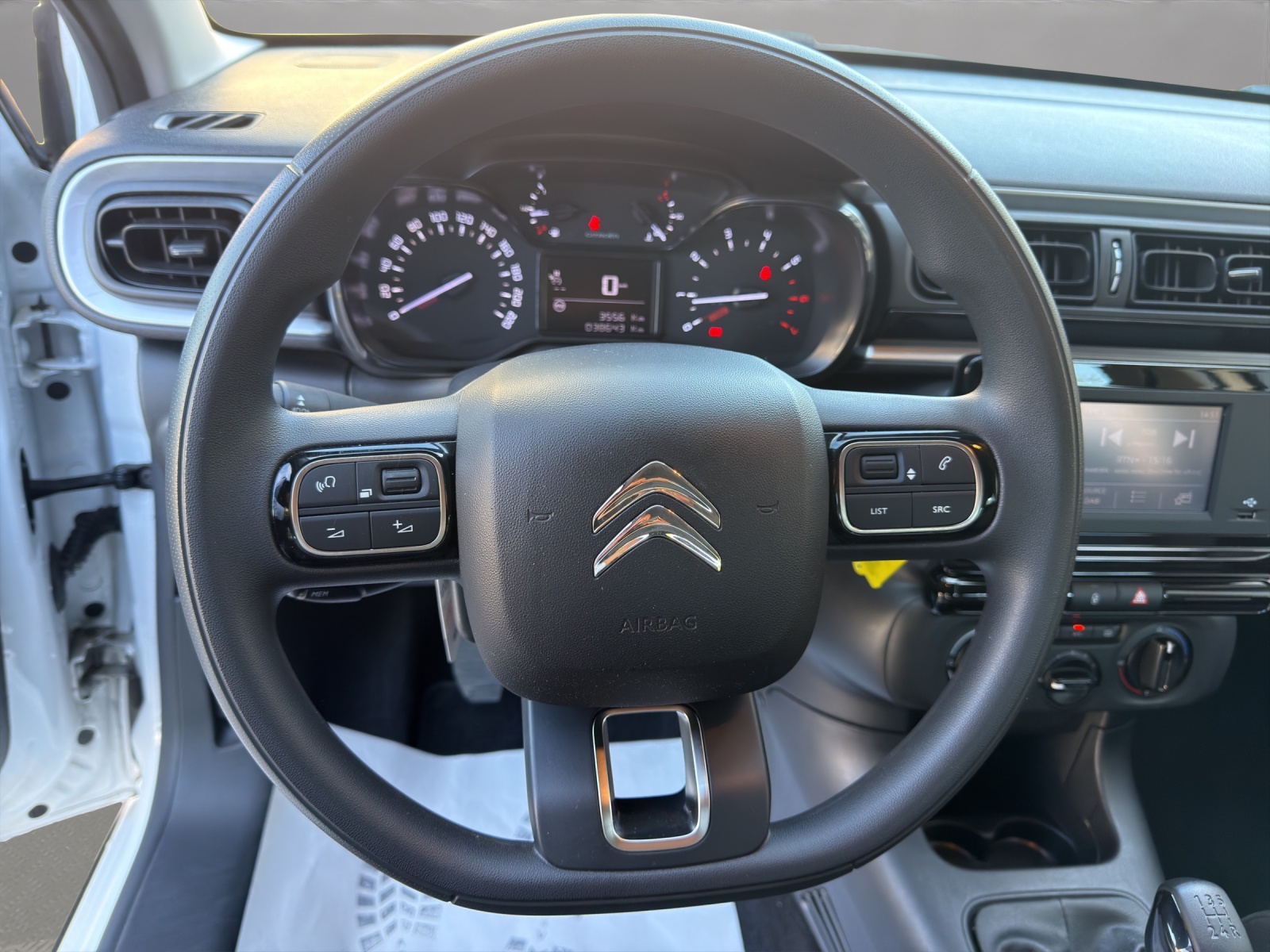 CITROEN C3 1.2i PureTech Shine-image-9