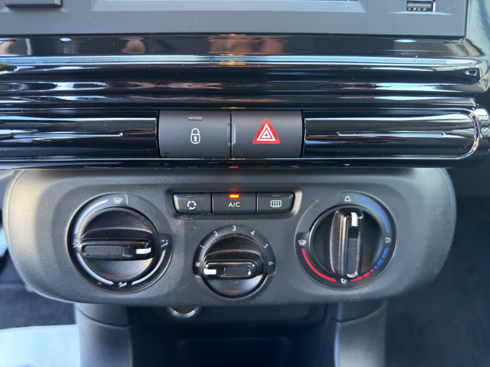 CITROEN C3 1.2i PureTech Shine-image-15