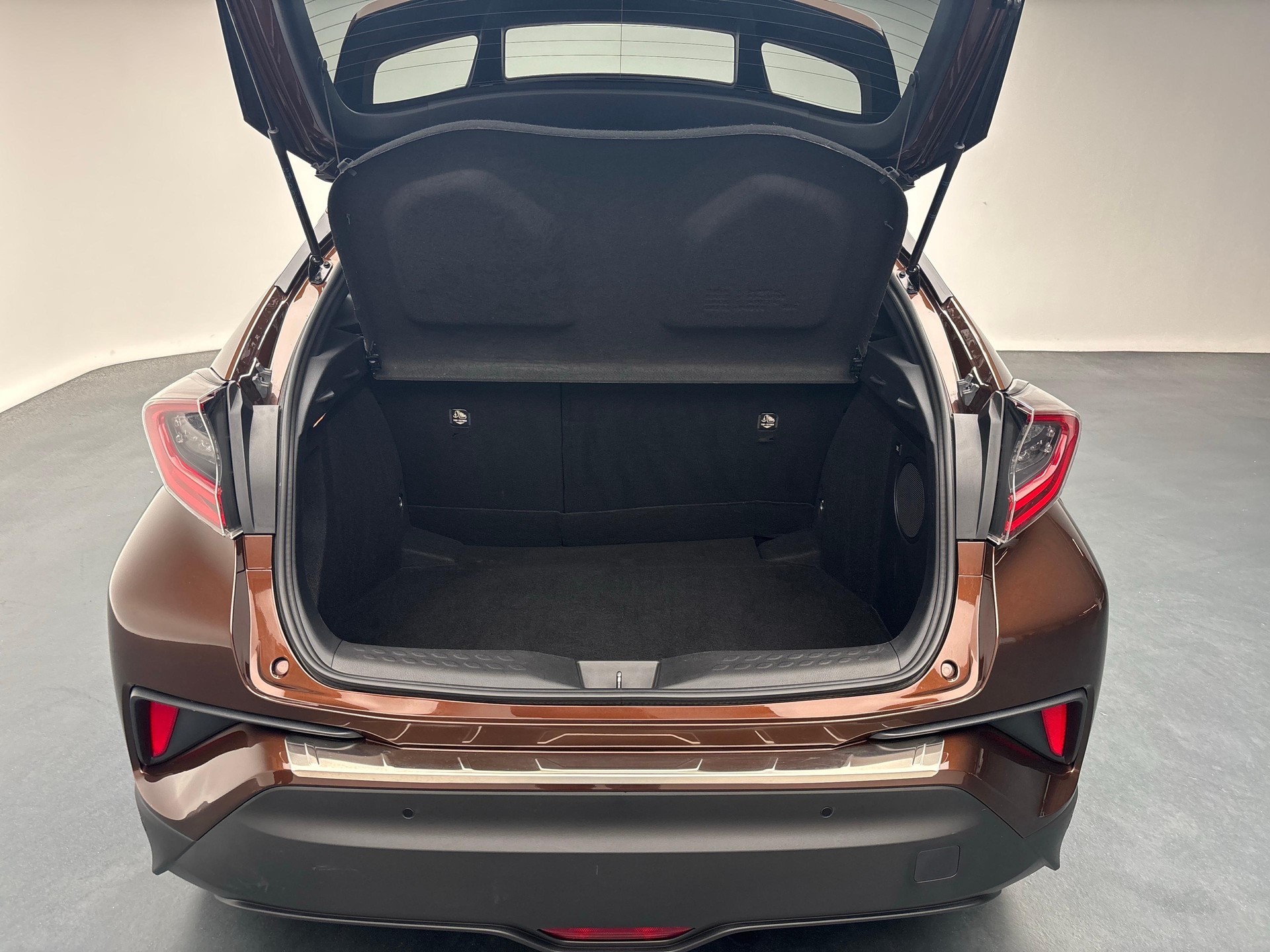 TOYOTA C-HR 1.8 VVTi HSD Premium-image-11