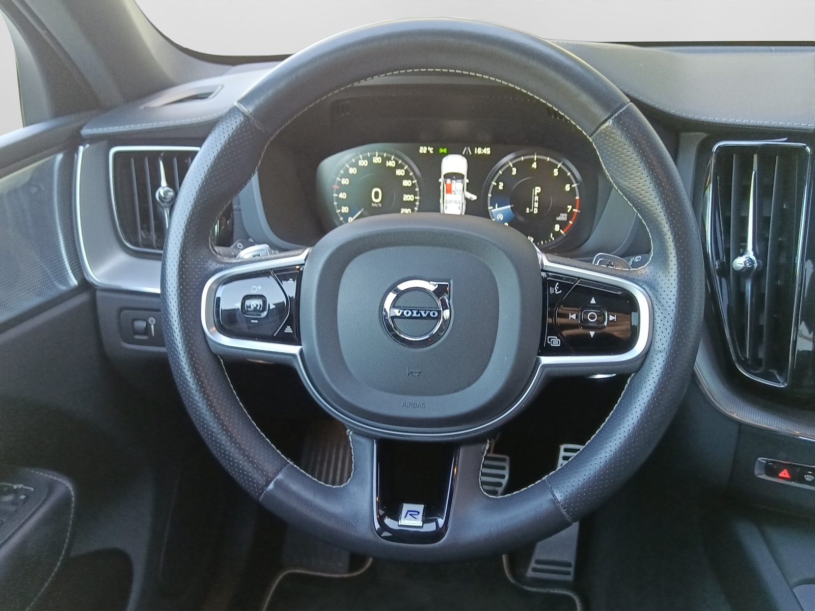 VOLVO XC60 2.0 T6 R-Design AWD-image-8